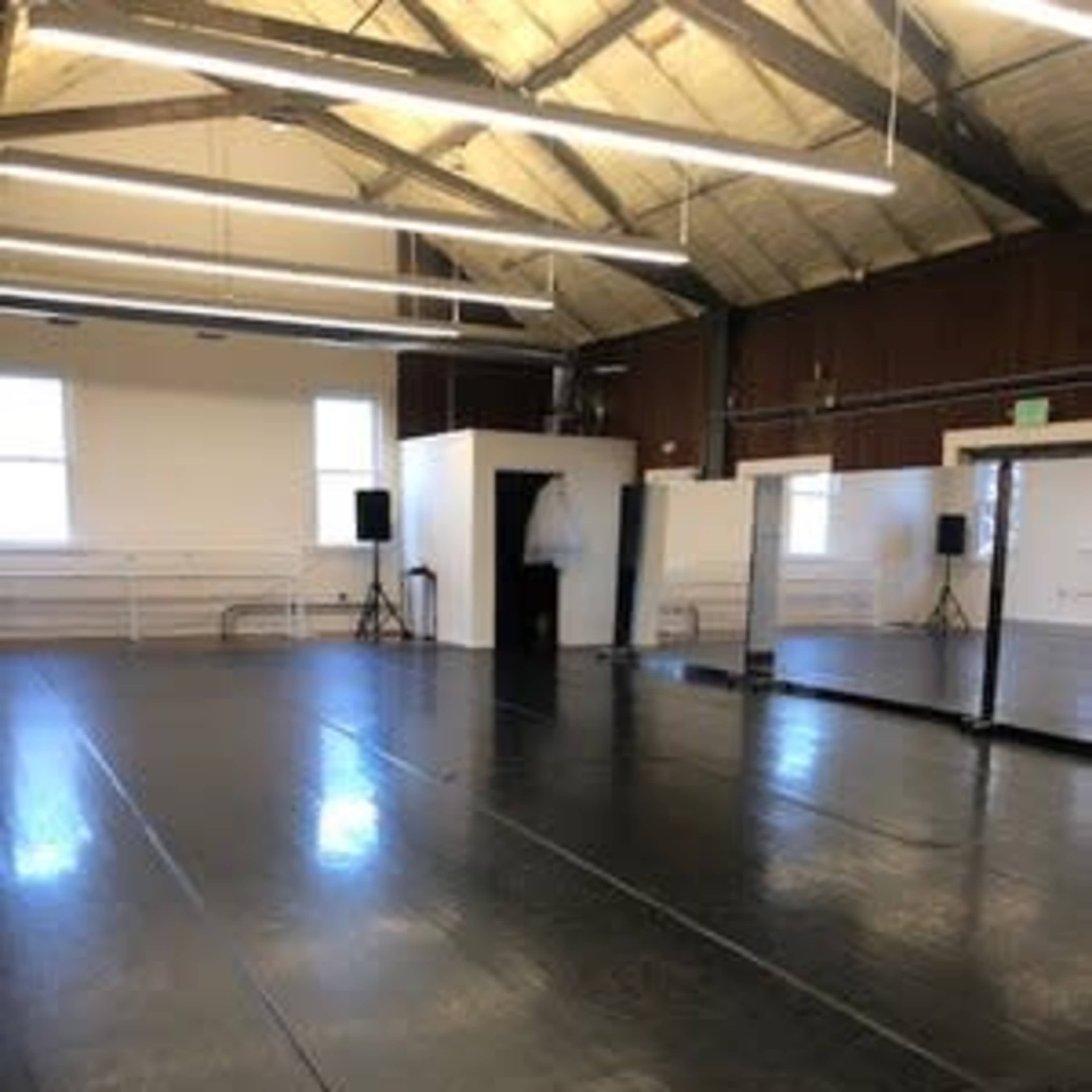 Spacious, beautiful, boutique space for dance, yoga, fitness, rehearsals, photo shoots and events Image in Balboa Park, San Francisco, CA