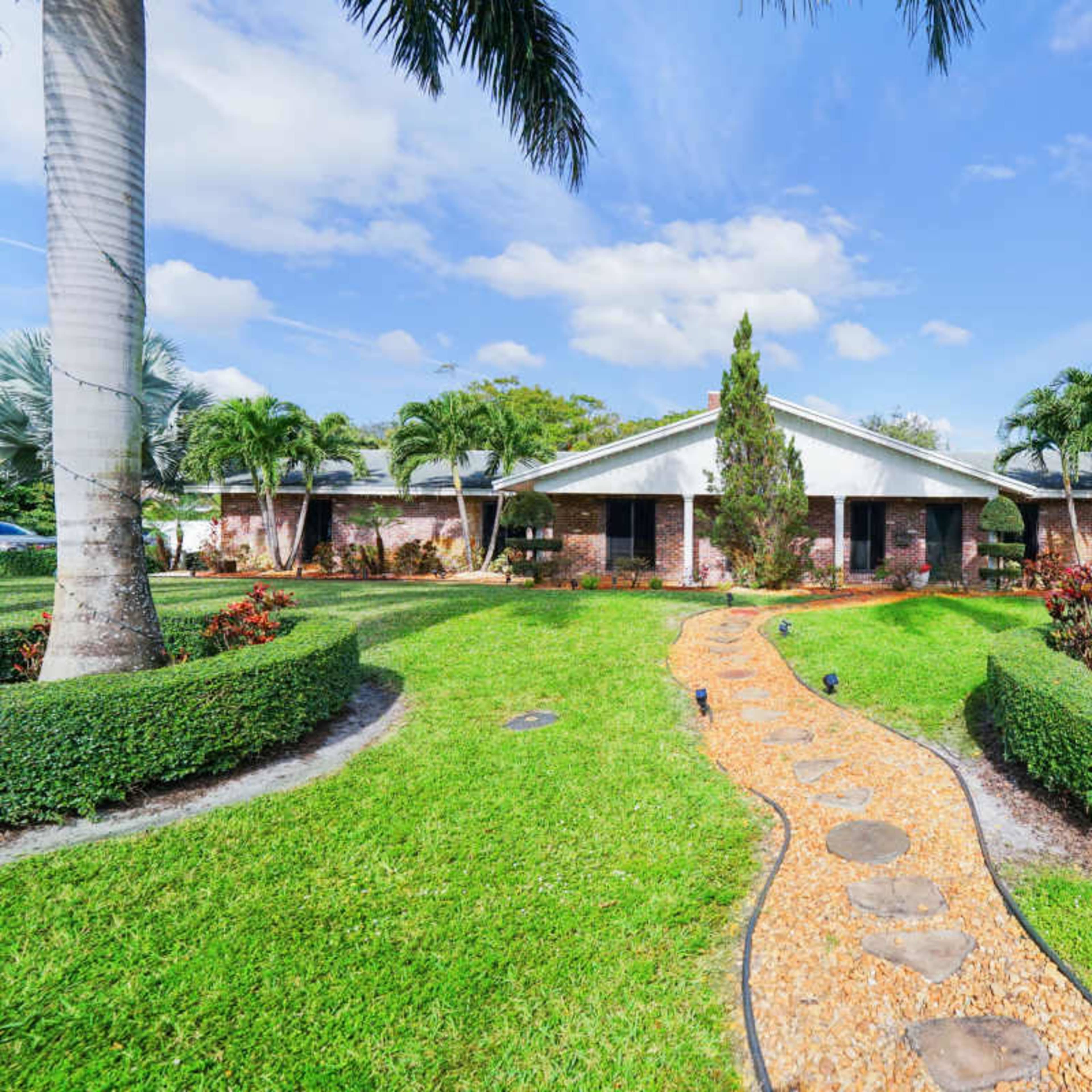 The Creek Resort - Revamped Chic 4BR Haven w/Pool Image in Coconut Creek, Coconut Creek, FL