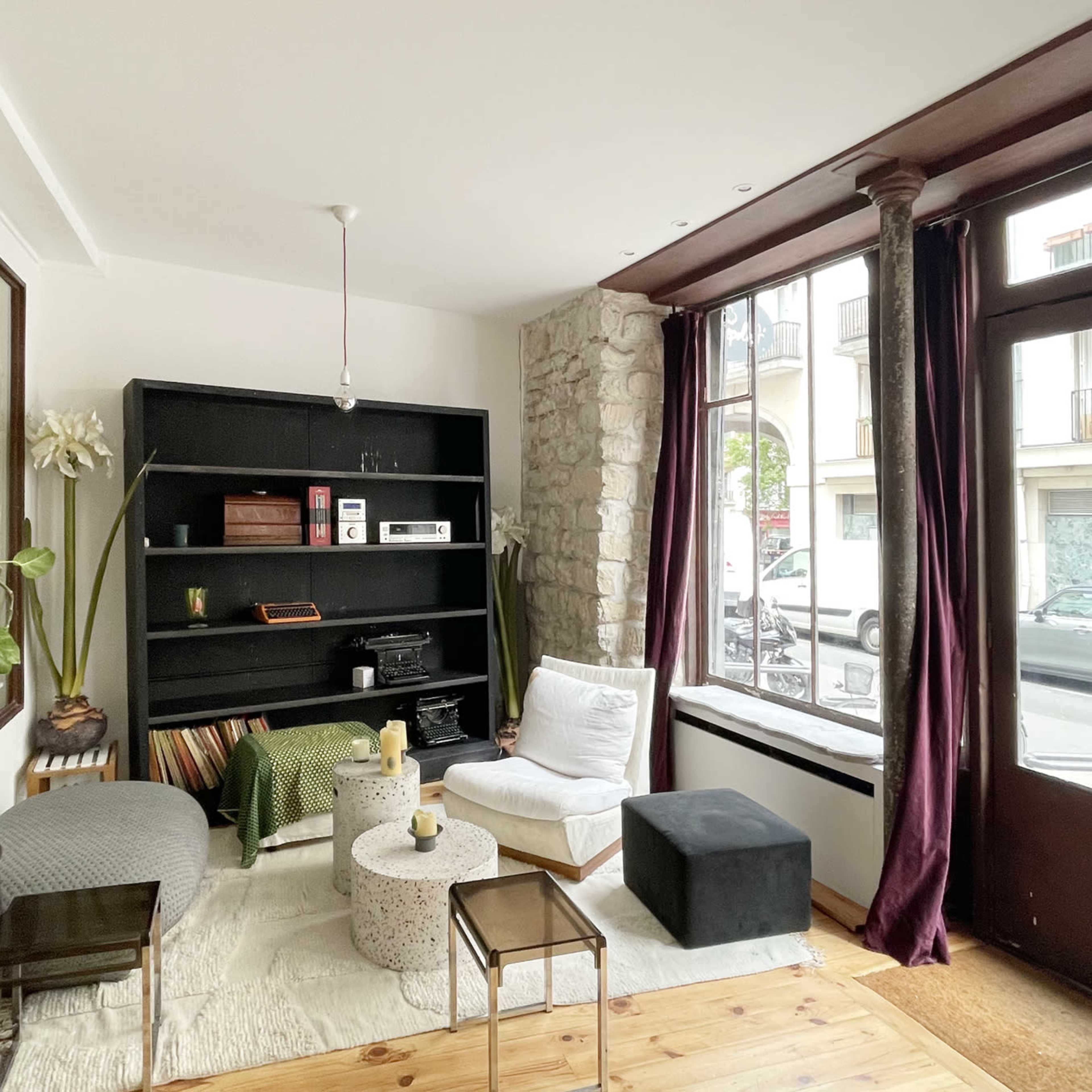 Magnifique boutique à Saint-Paul dans Le Marais, Paris Image dans Quartier Saint-Paul, Paris, Île-de-France