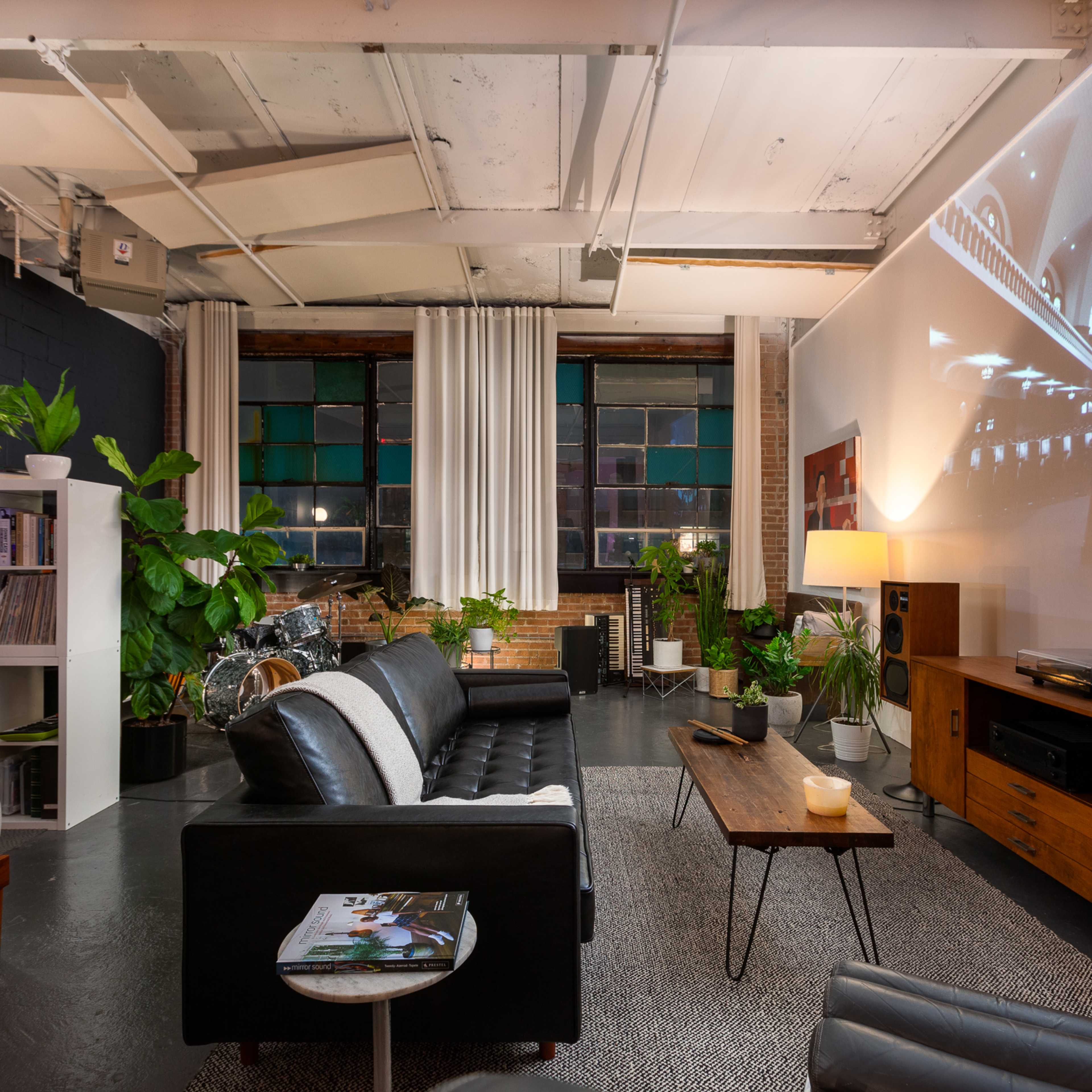 Urban Historic Arts Building Loft Image in Garfield Park, Chicago, IL