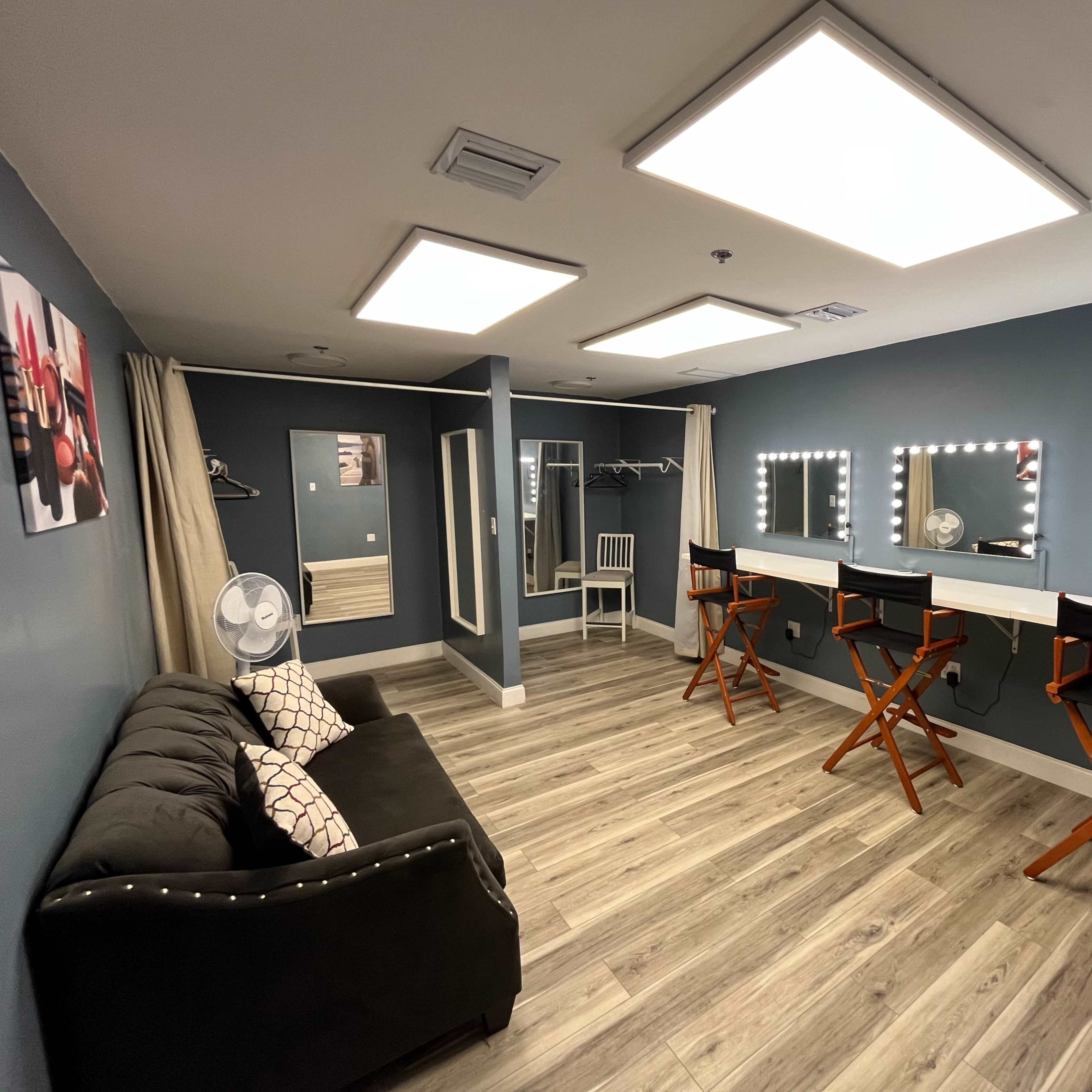 Makeup / Wardrobe Glam Room for Shoots Image in Miami Gardens, Miami Lakes, FL
