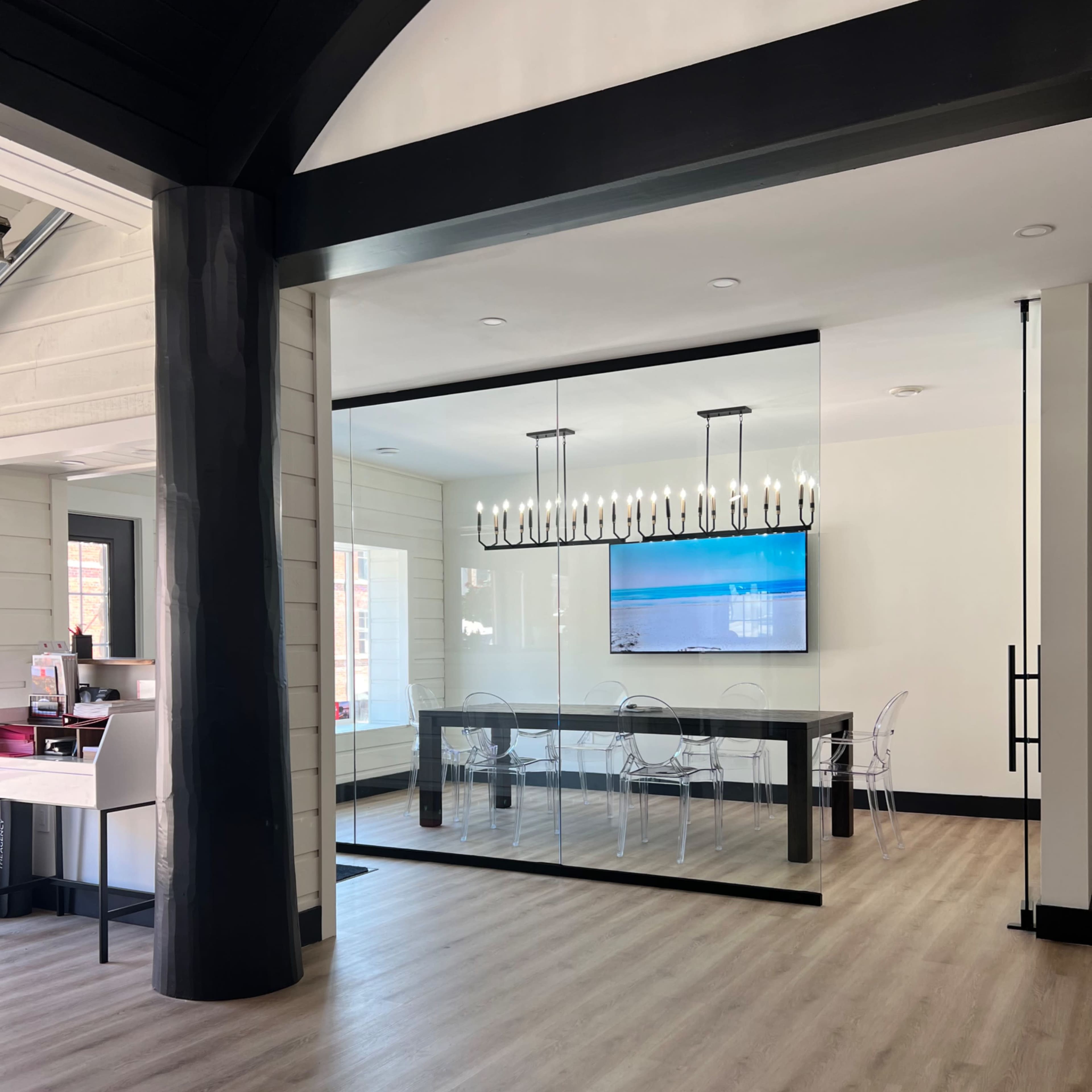 Beautiful office space with high ceilings and conference room Image in Bracebridge, Bracebridge, ON