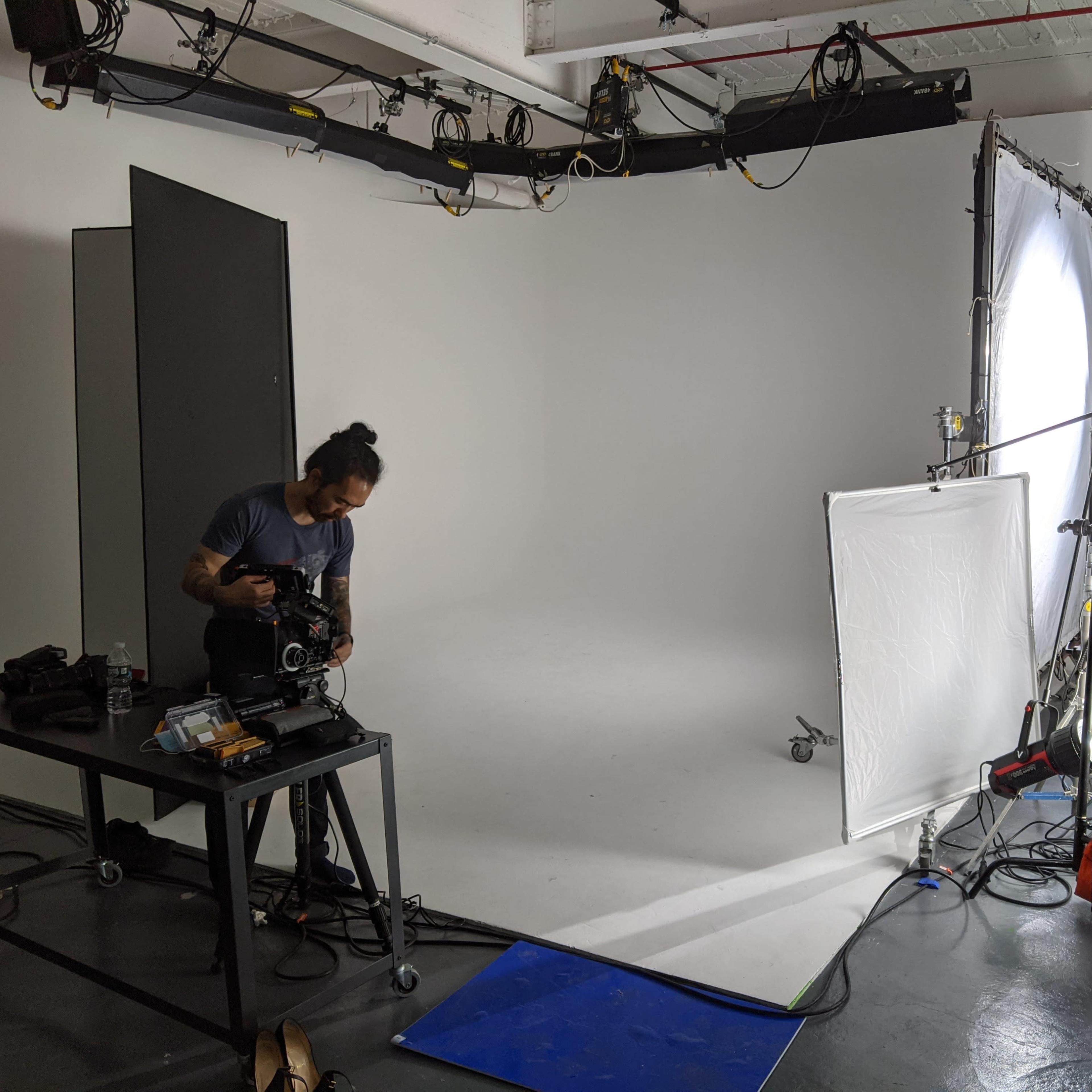 White Cyc Video and Photo Studio Image in Long Island City, Queens County, NY