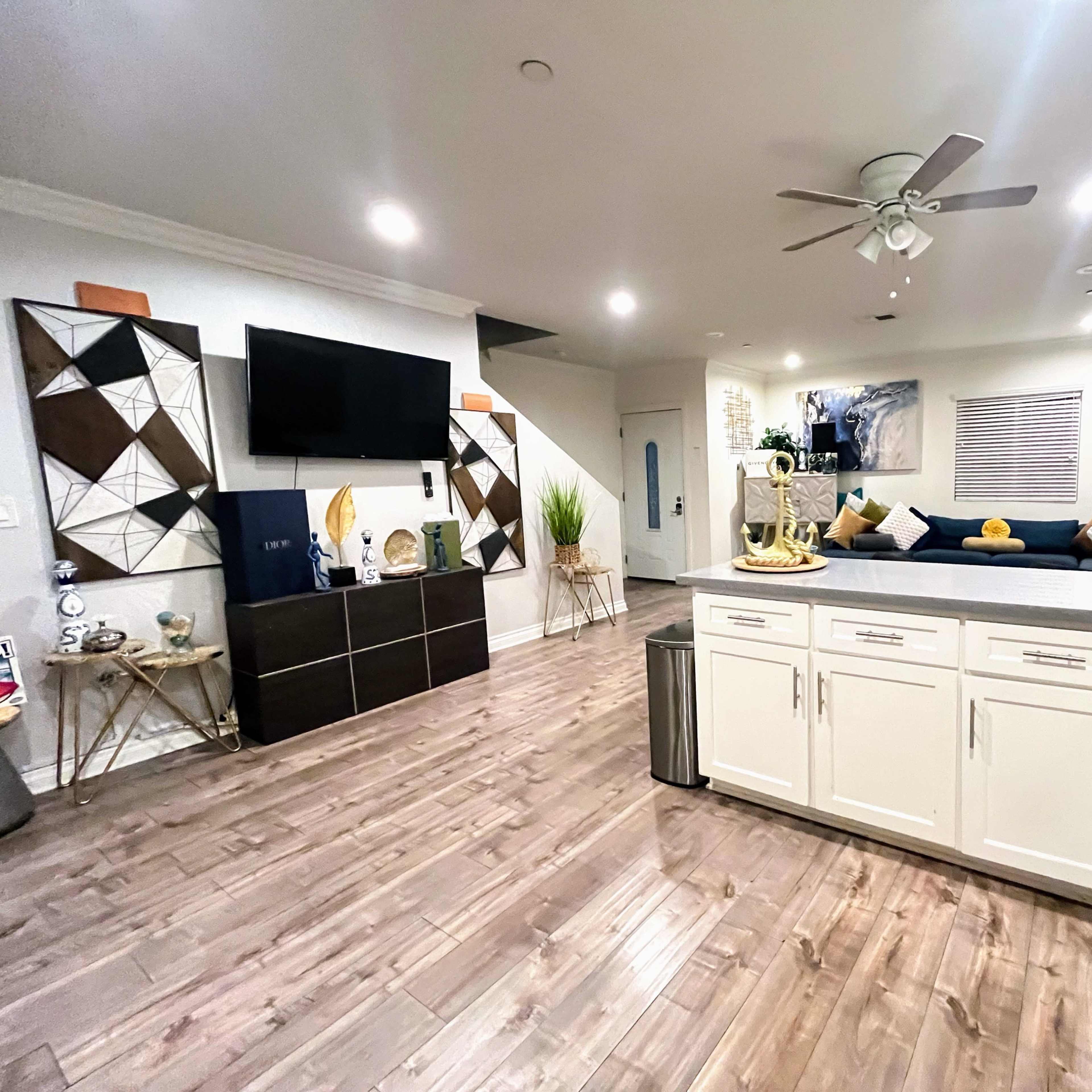 Urban Area High End Feel Home Image in South Los Angeles, Los Angeles, CA