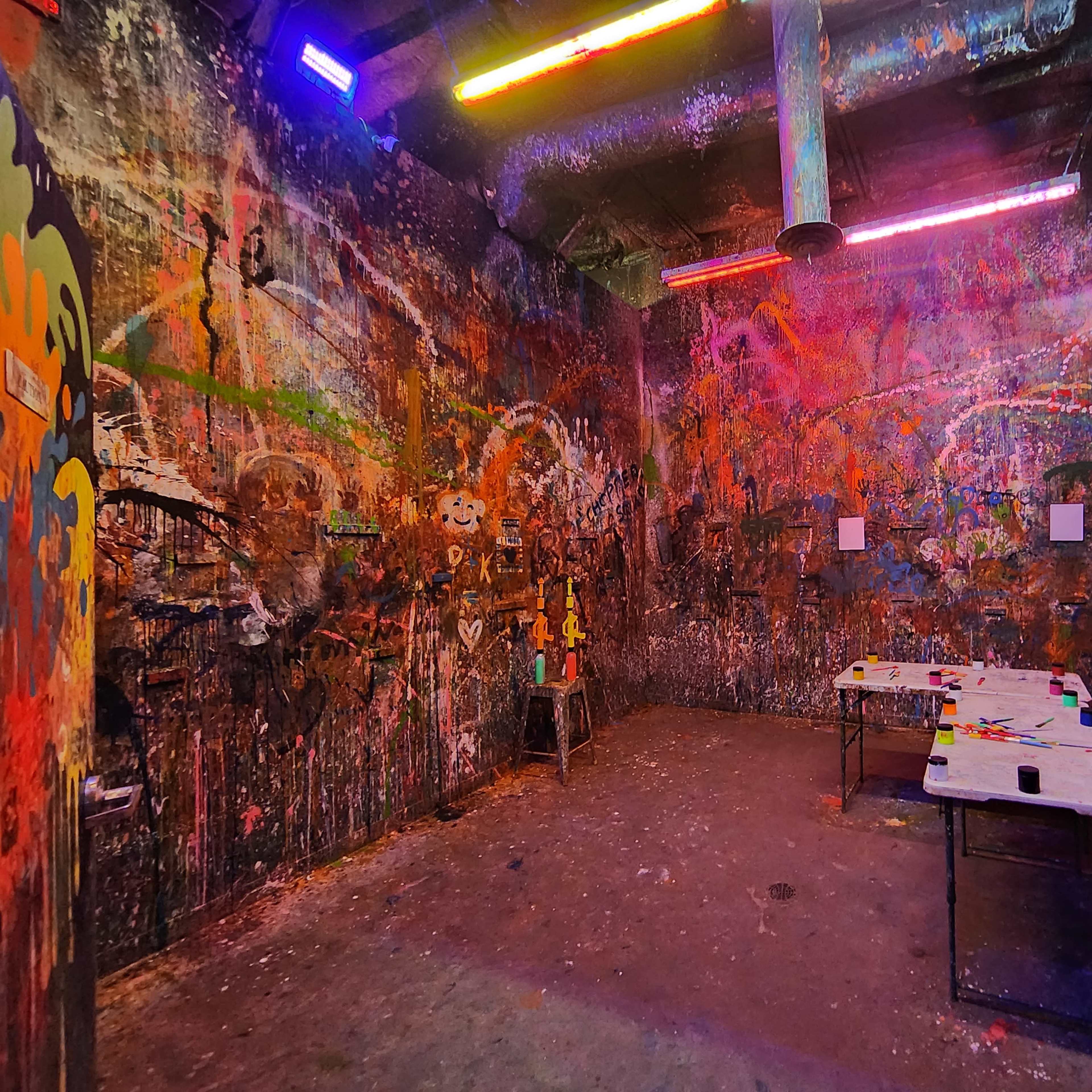 Beautiful Vivid Custom Paint Studio Image in Seven Bar Ranch, Albuquerque, NM