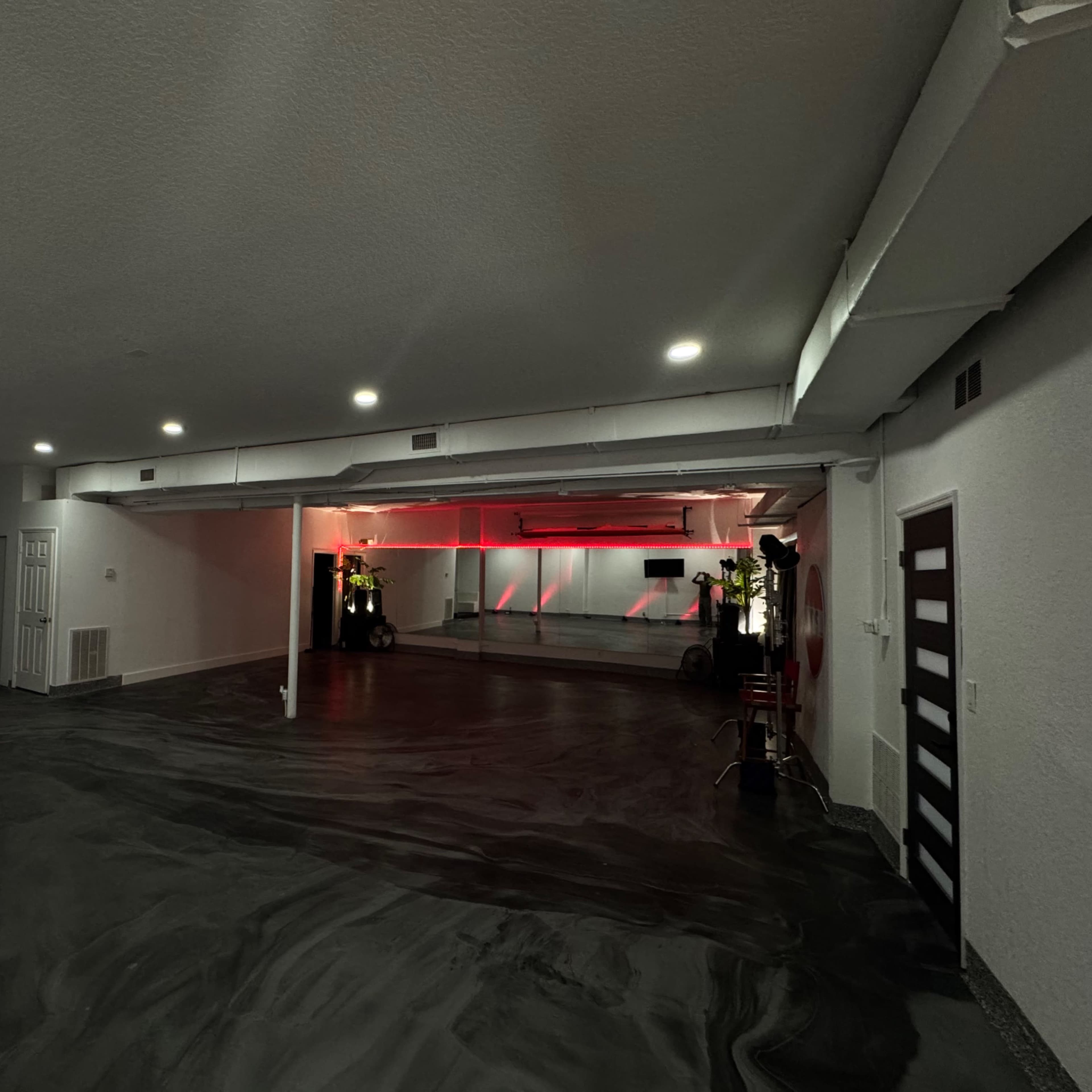 Hollywood FL Clean And Spacious Flex Studio Image in Parkside, Hollywood, FL