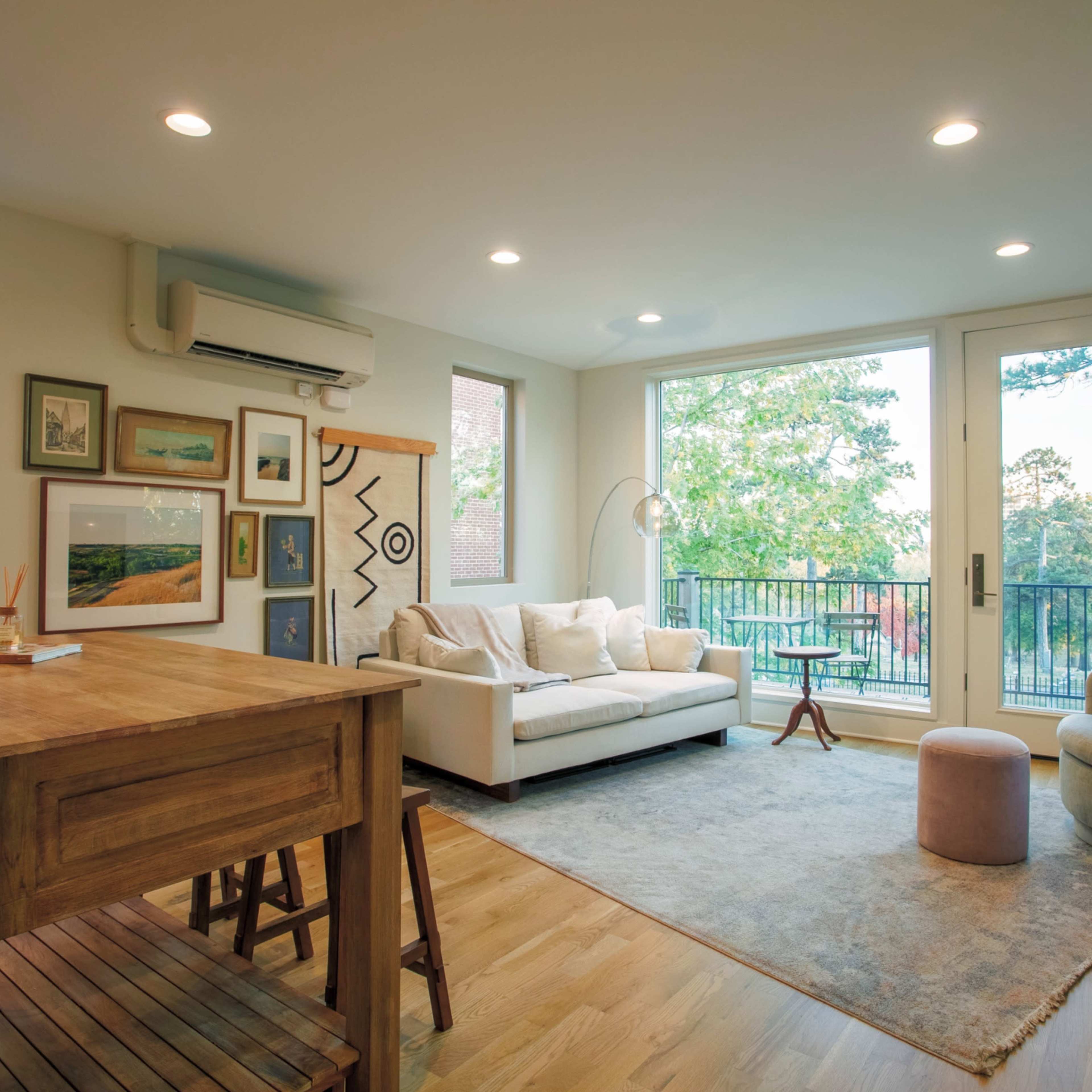 Warm & Styled Carriage House Image in Union Hill, Kansas City, MO