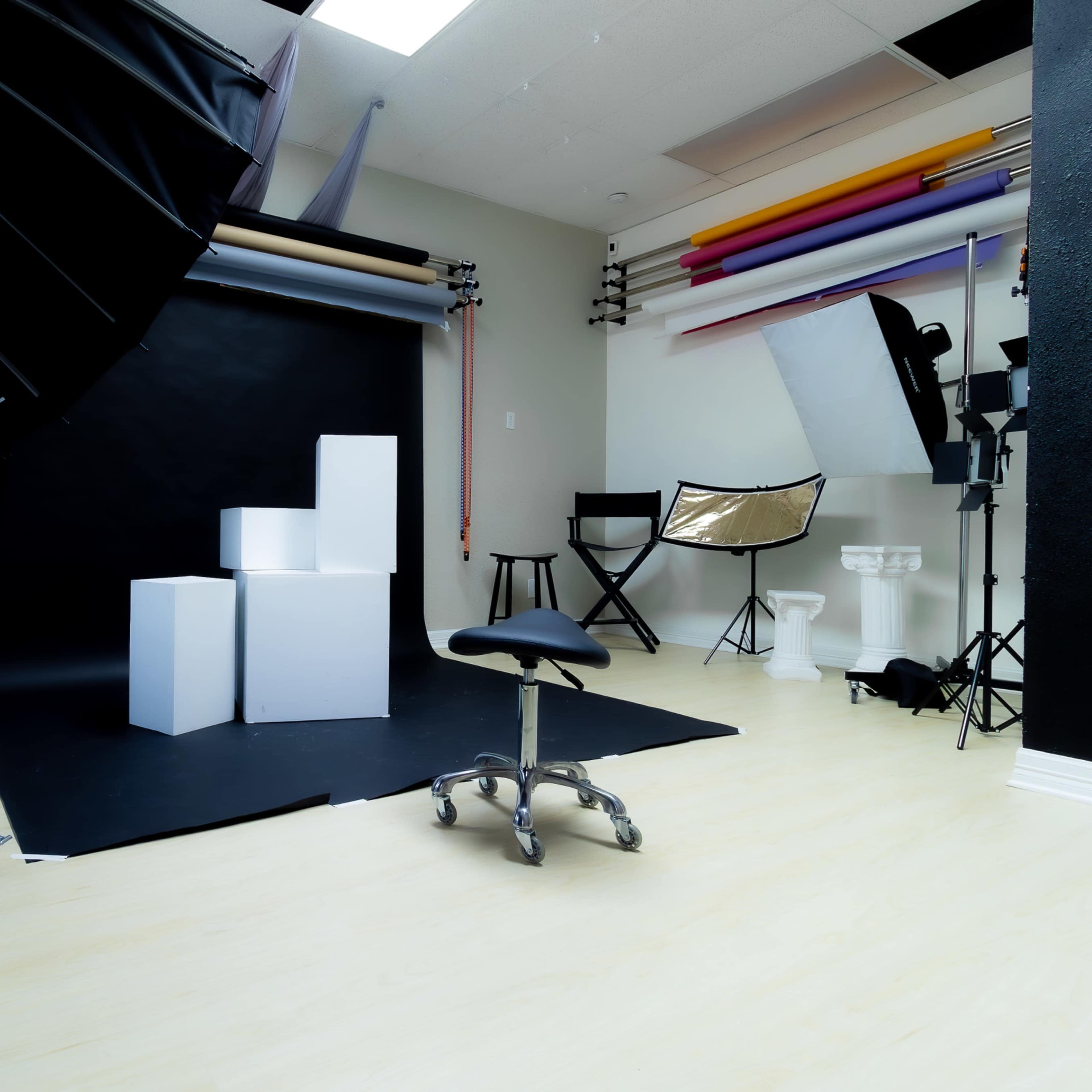 Photography Studio with Lighting and Props Image in Beaumont, Beaumont, TX