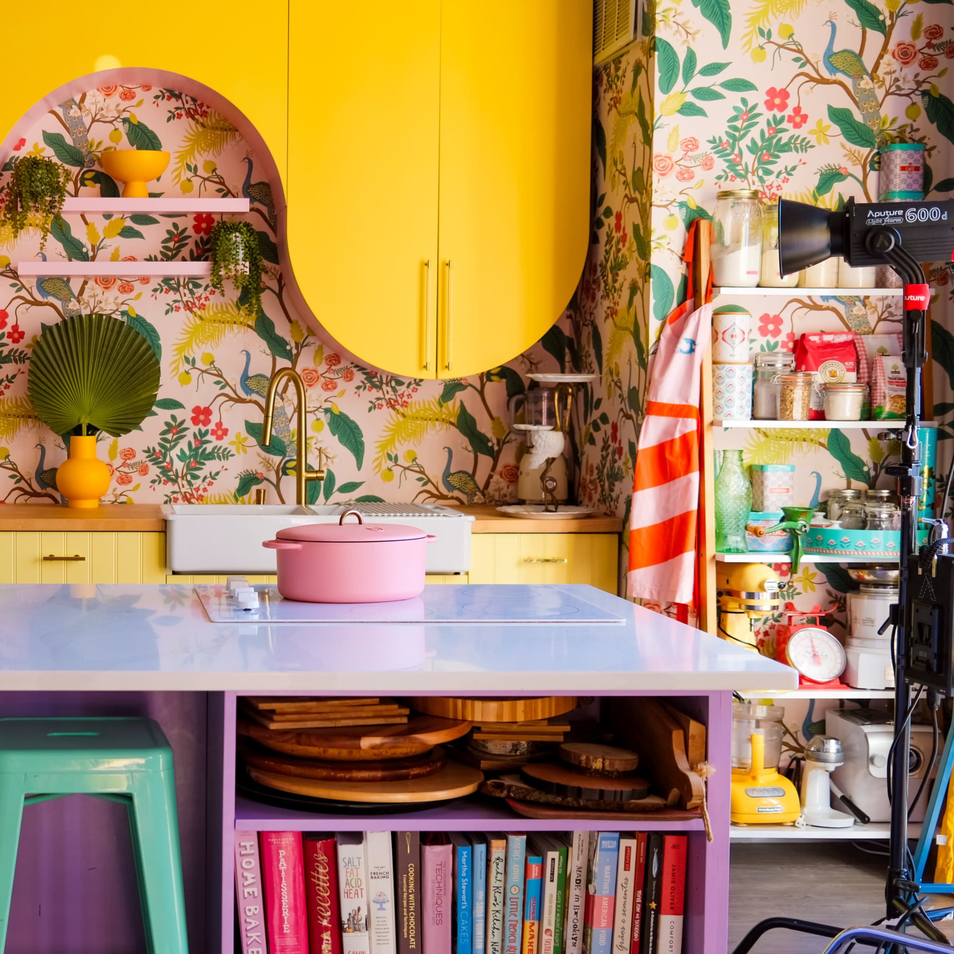Stunning Loft with Magnificent Kitchen in Prime Dumbo - Perfect for Photoshoots, Dinner Parties, Filming, and Client Meetings Image in Vinegar Hill, Brooklyn, NY