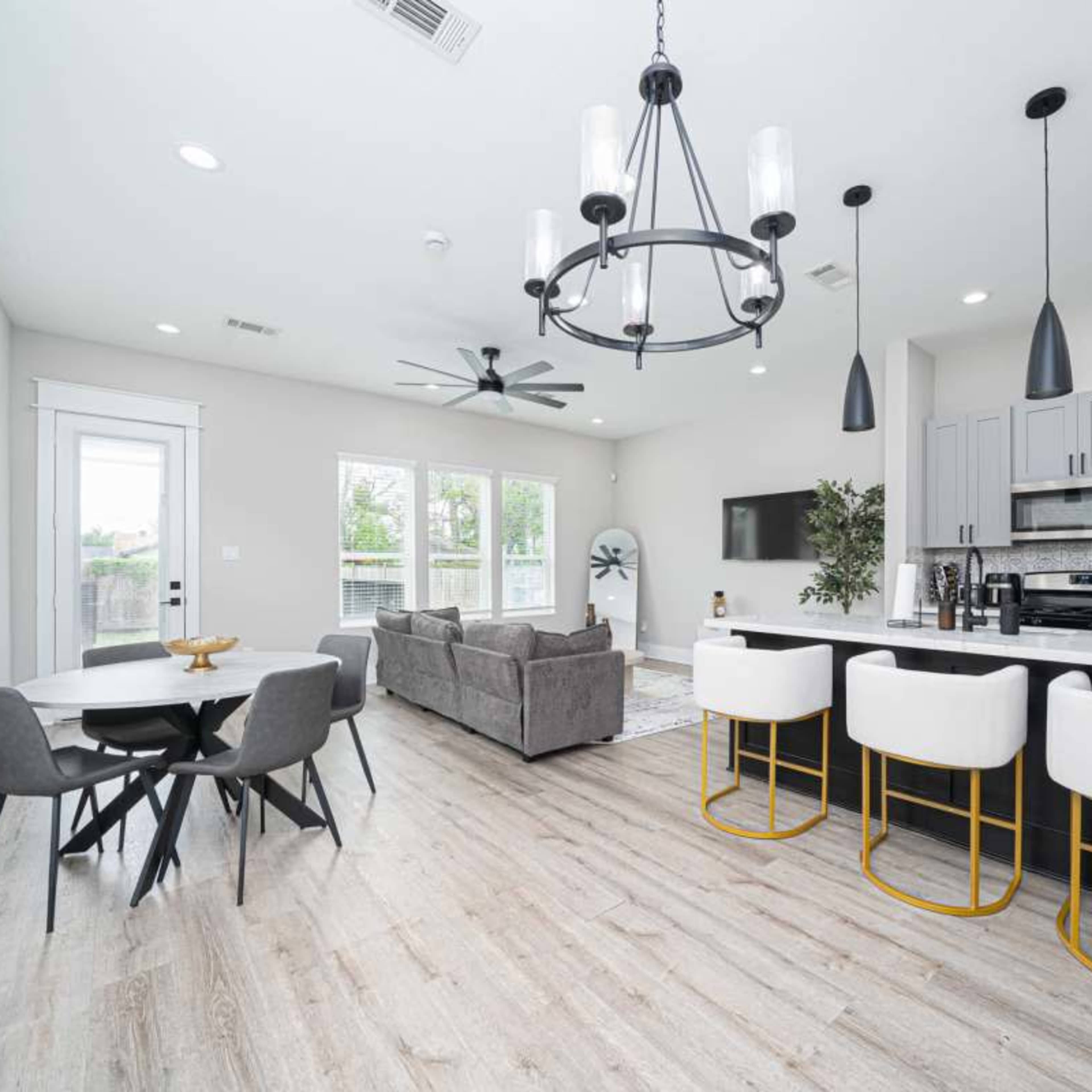 Central Modern Luxe 3BR/2.5BA H-Town Getaway Image in Near Northside, Houston, TX