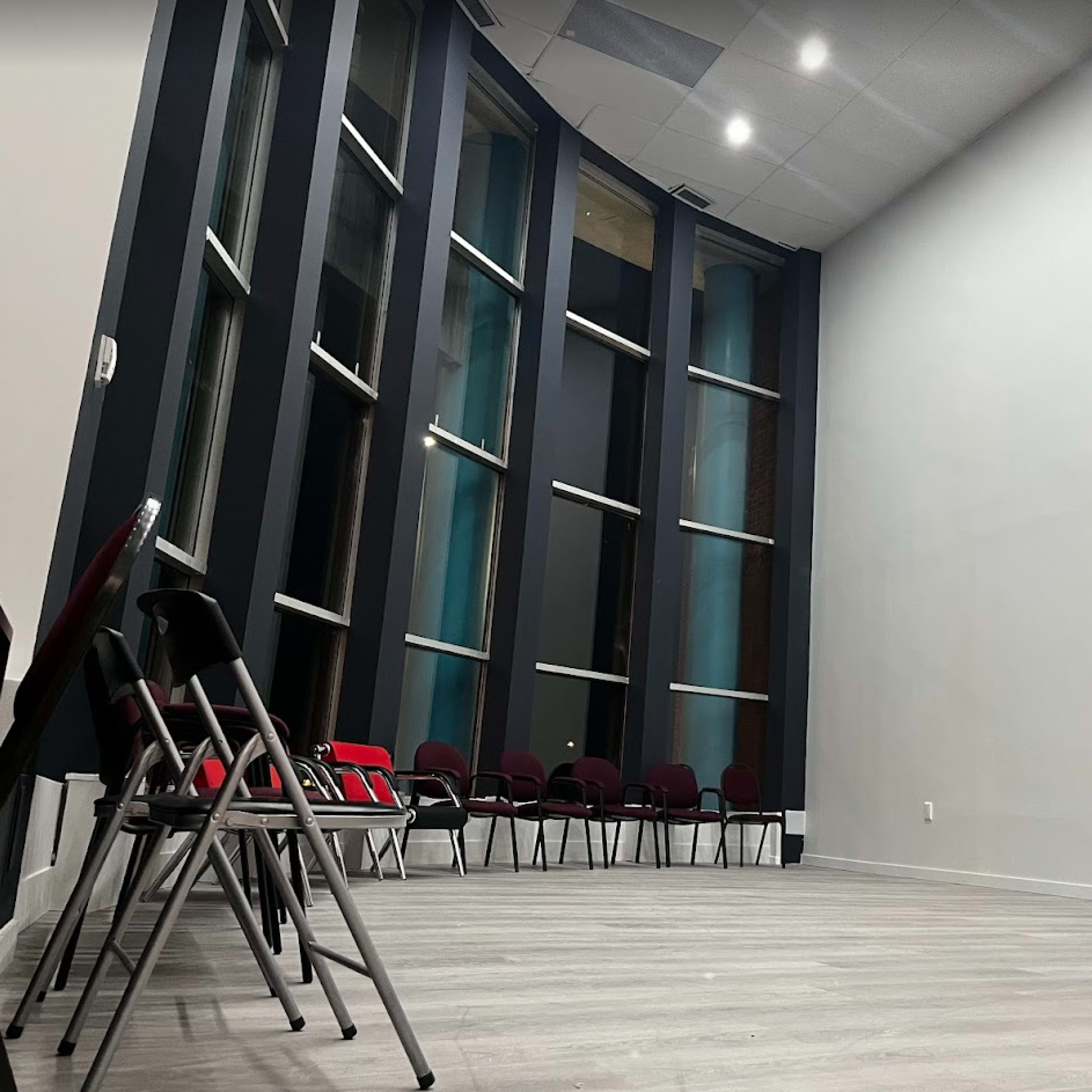 21 ft high ceiling Photo/Video Studio on Centre Street Image in Northwest Calgary, Calgary, AB