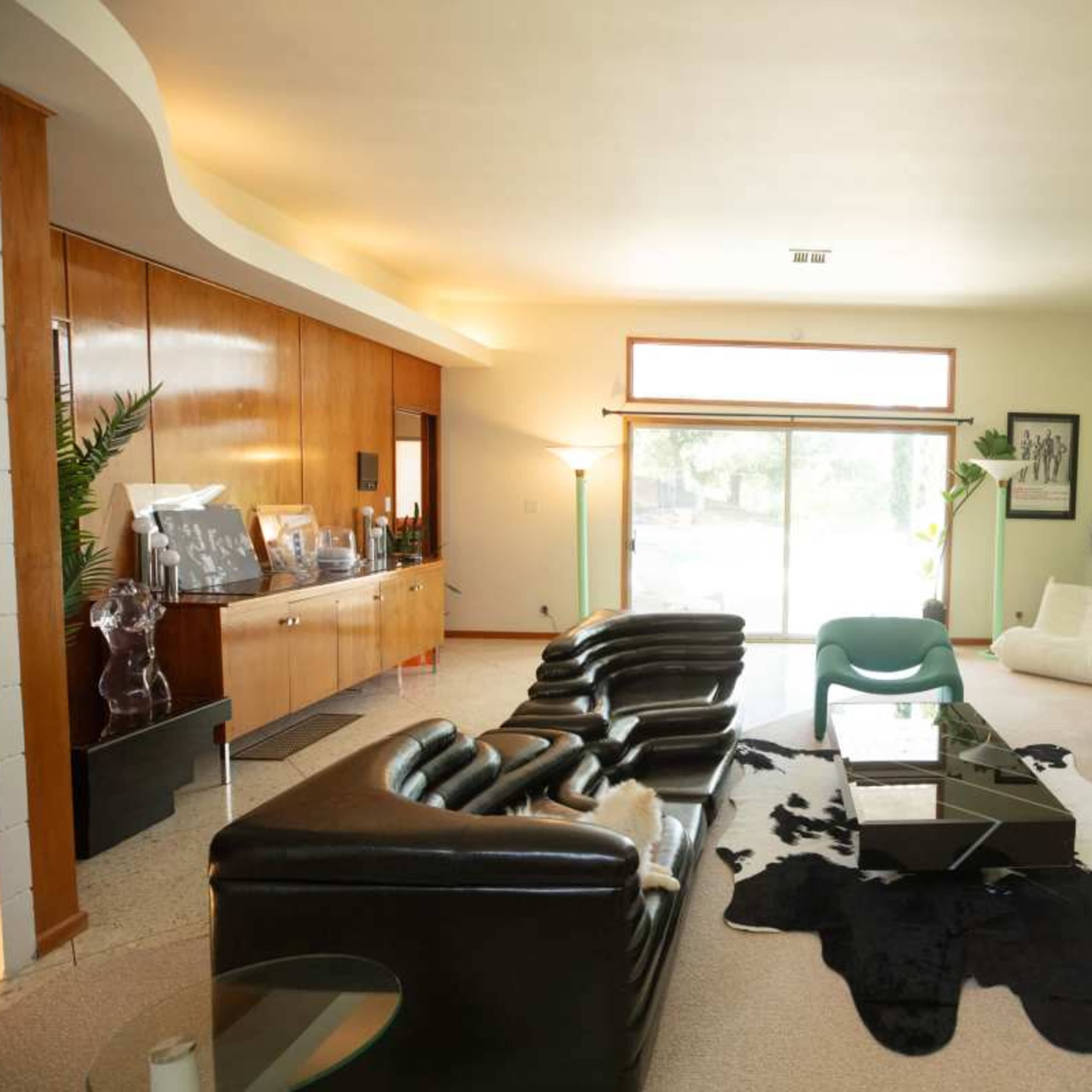 Authentic Mid Century Paradise Image in Encino, Los Angeles, CA