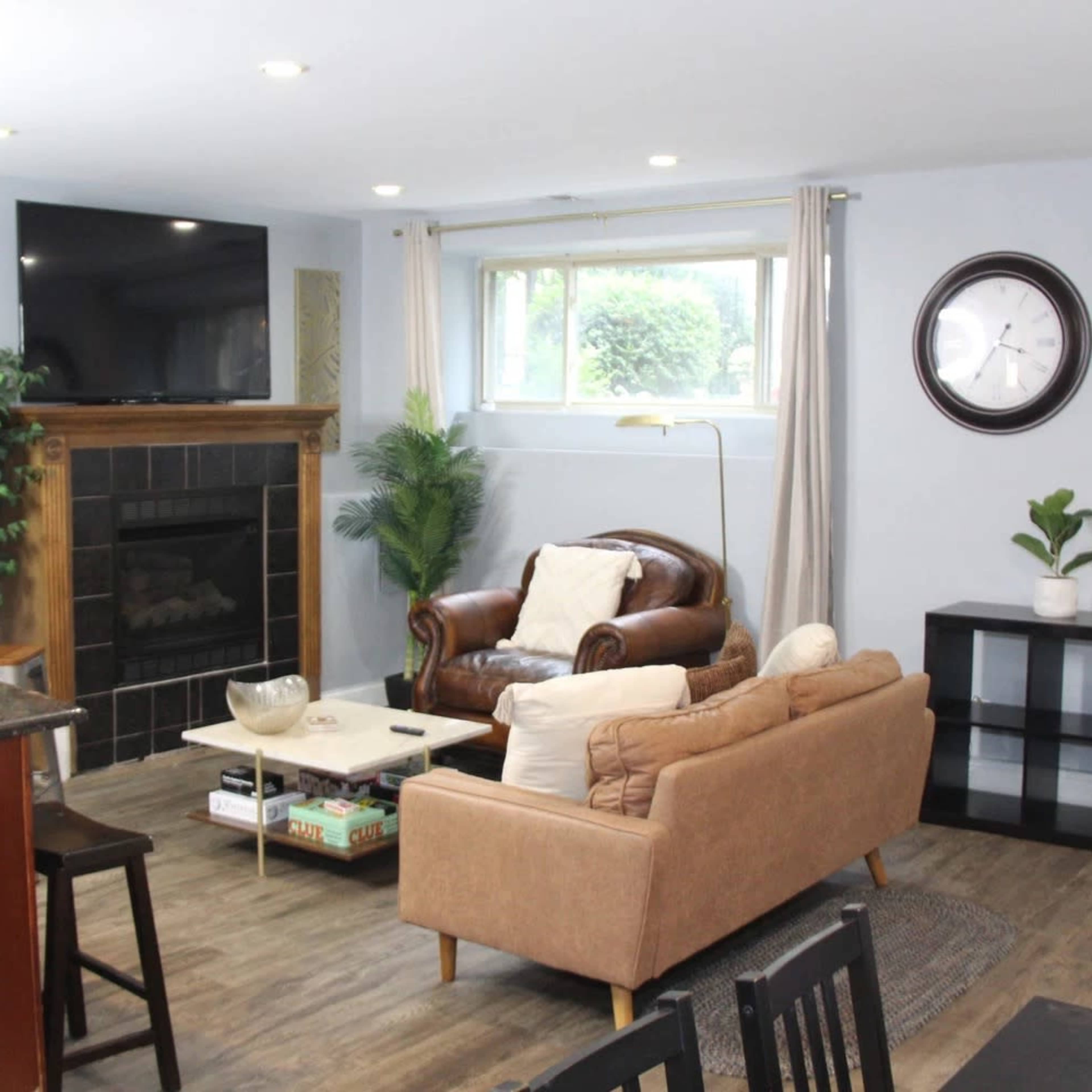 Centrally-Located Spacious & Tastefully-Decorated 2b2ba Apartment & Event Space with Games & Full-Kitchen Image in Bronzeville, Chicago, IL