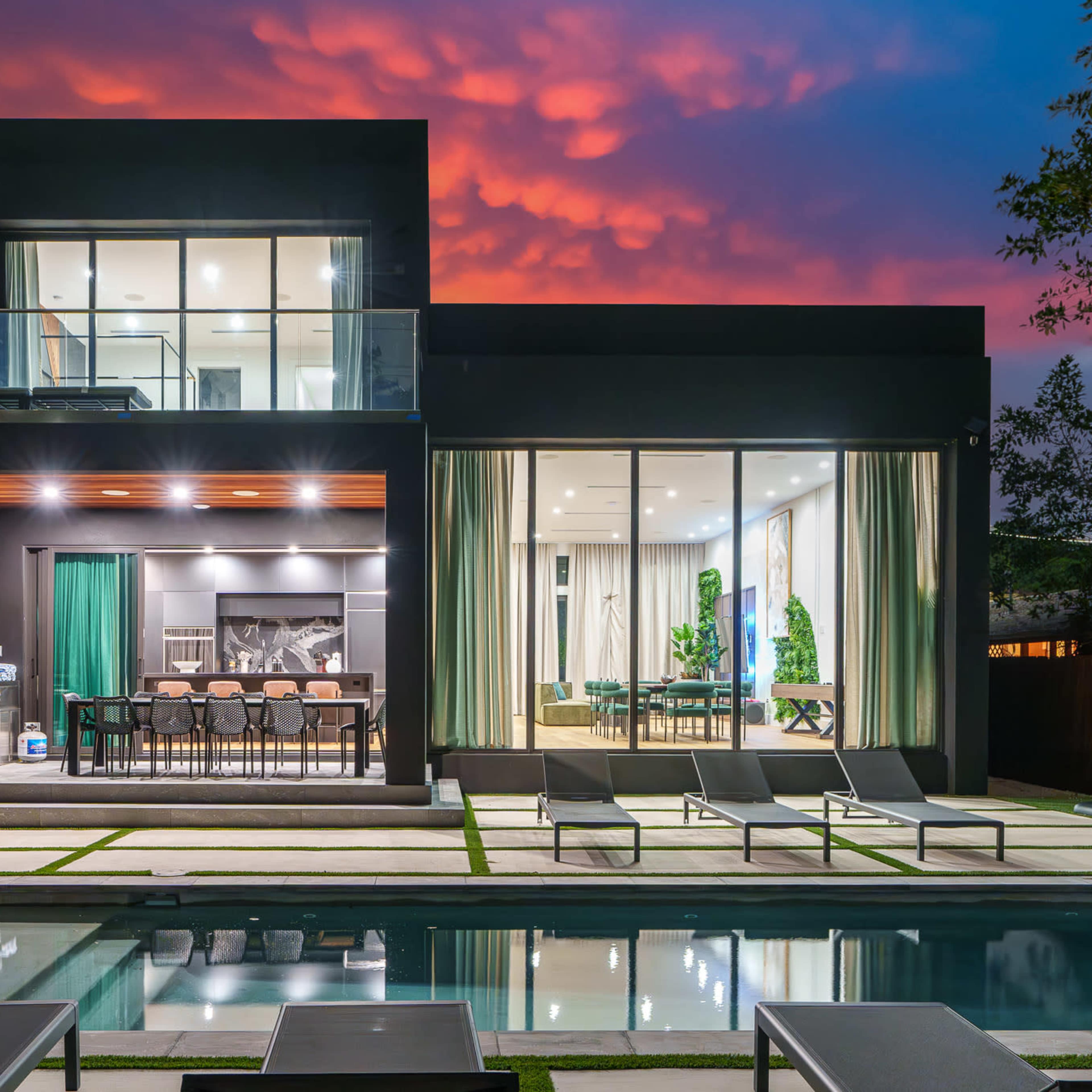 6-Bedroom Bliss: Miami's Hidden Gem Image in Miami, Miami, FL