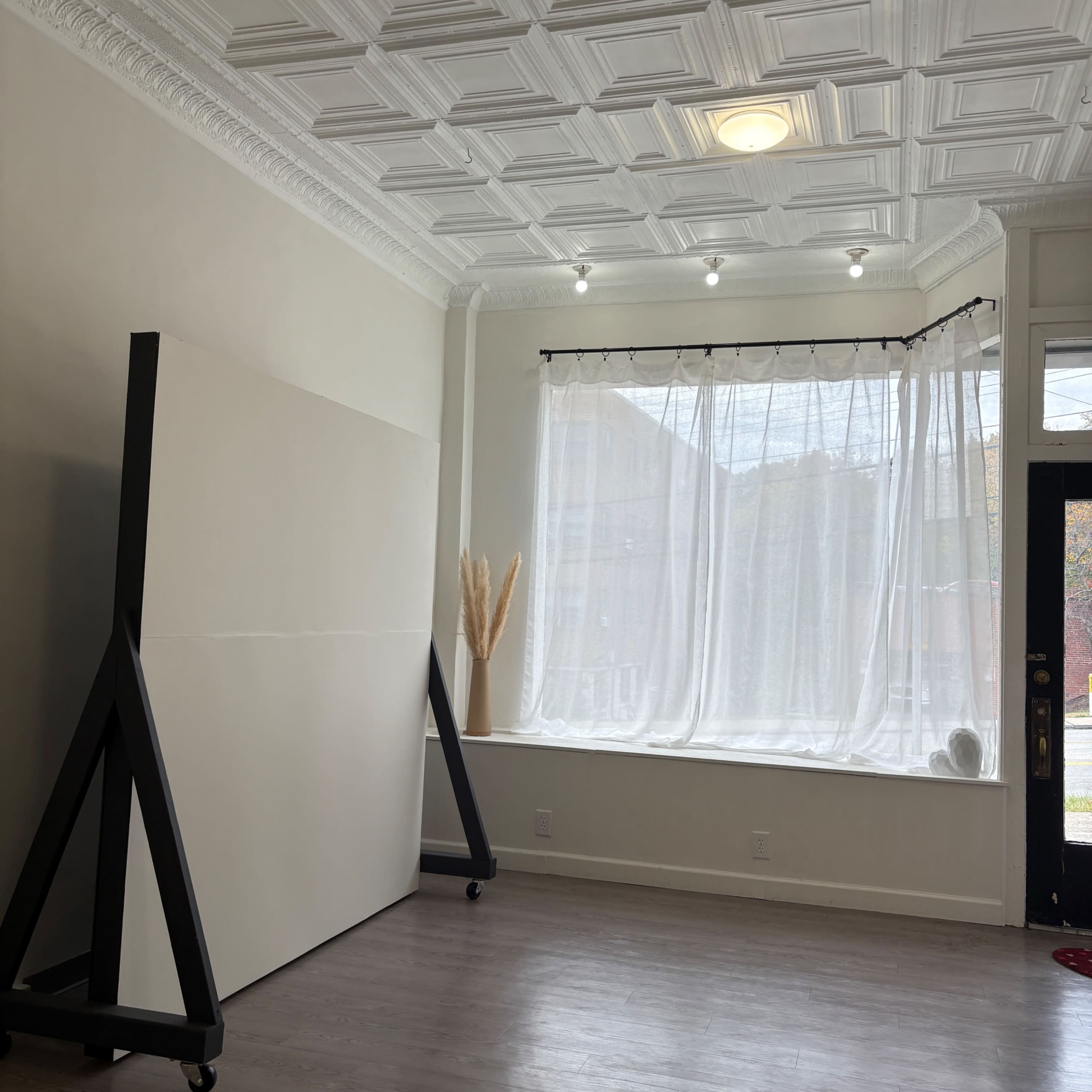 Natural Light Photo Studio in Pittsburgh Image in Mt Lebanon Township, Mt. Lebanon, PA