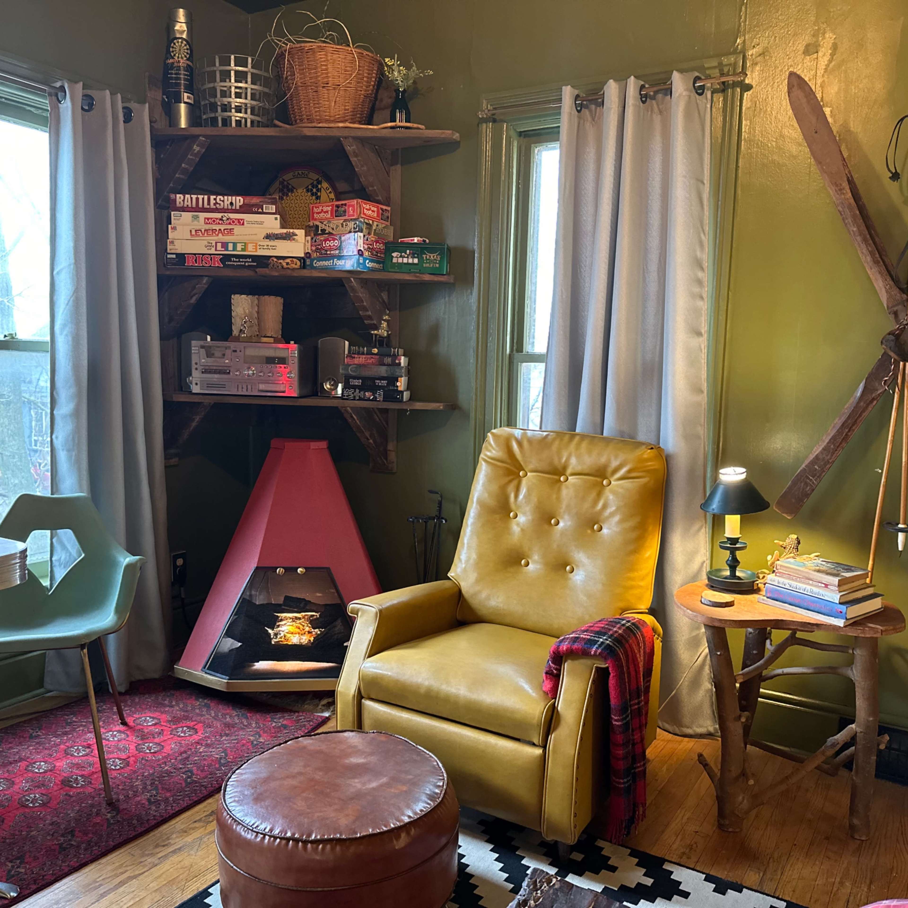 Rustic Cabin Apartment Image in Niagara Falls, Niagara Falls, ON