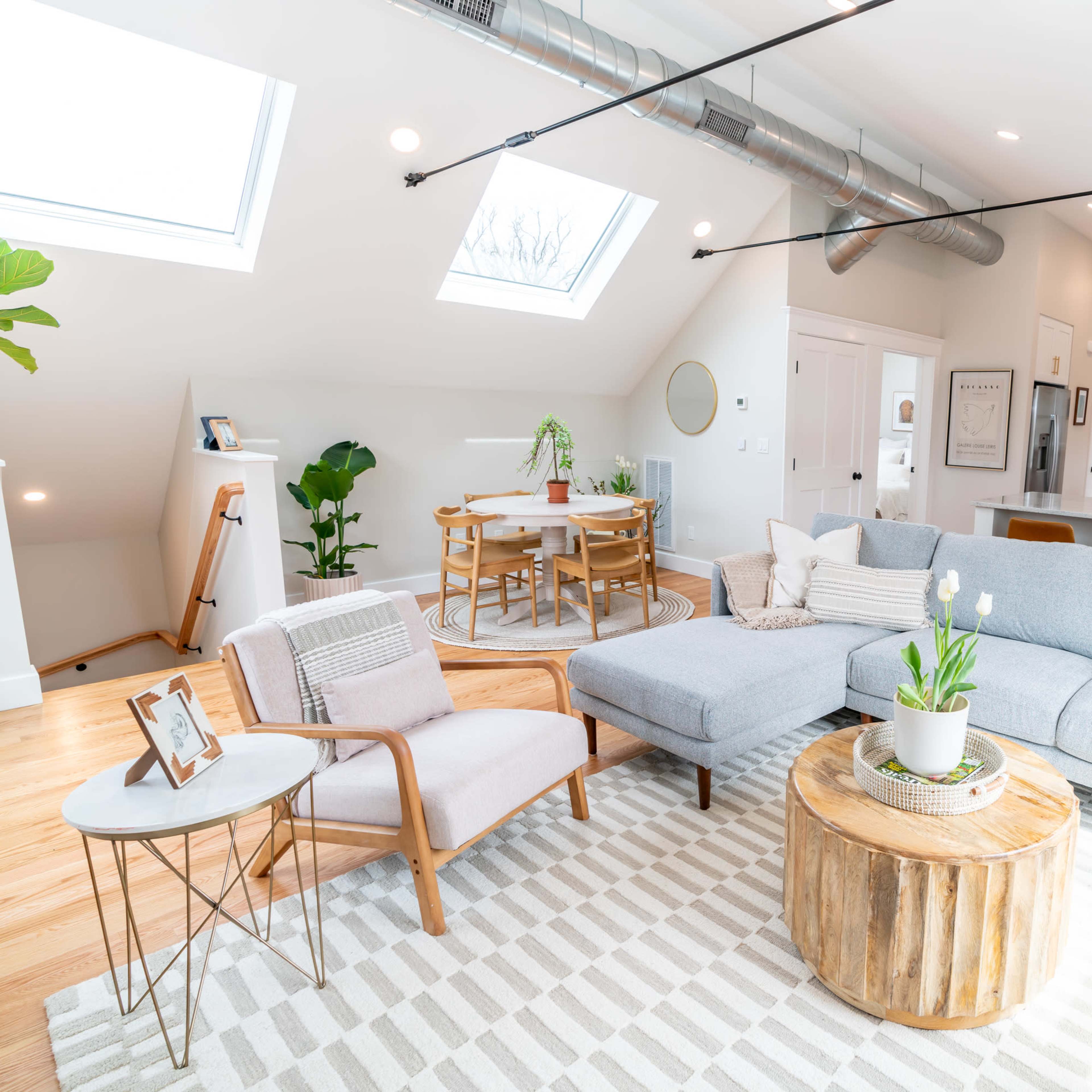 Starlight: Beautiful third floor apartment. Tons of natural light! Image in Prospect Hill Historic District, New Haven, CT