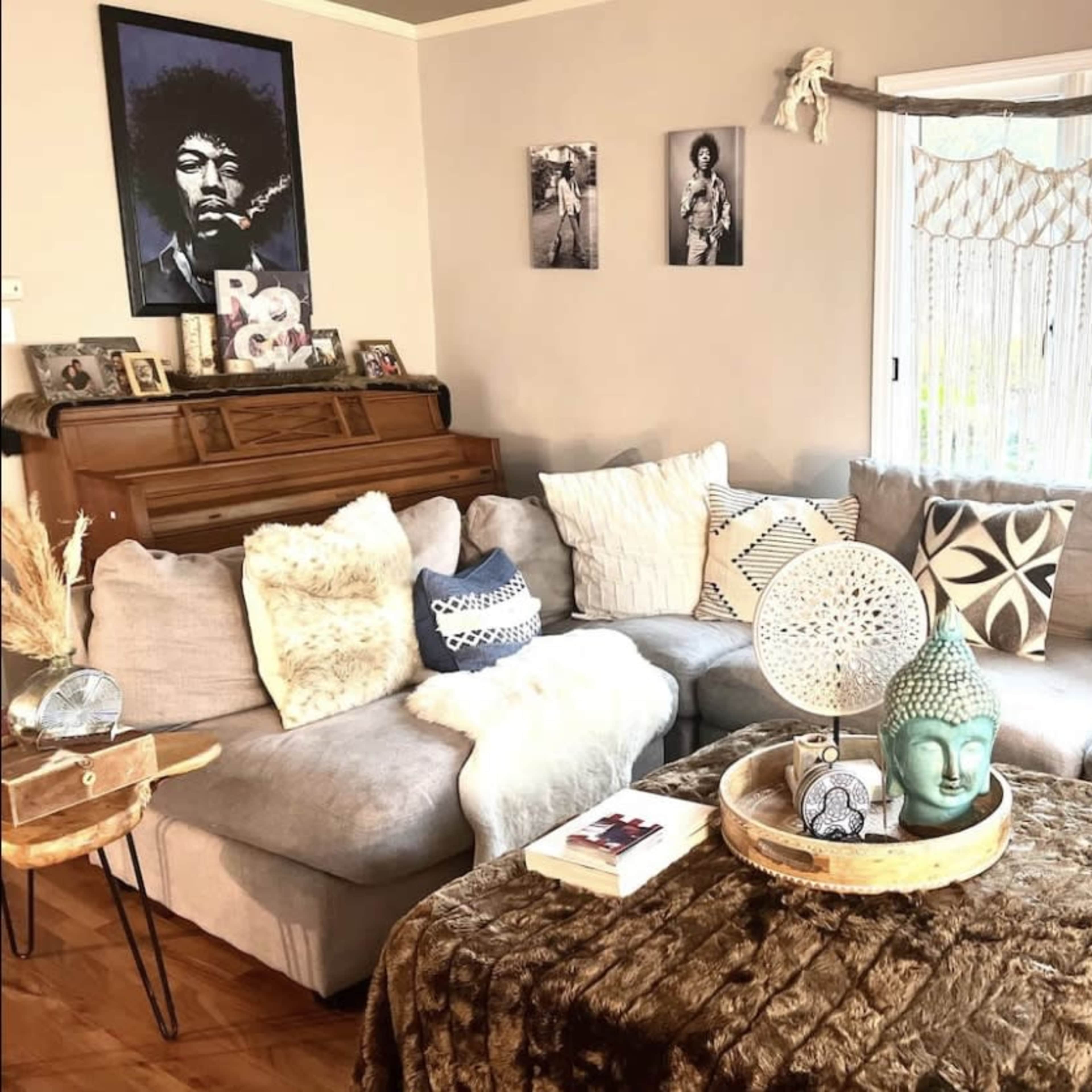 We offer a beautiful bohemian artist haven nestled in the Hollywood hills surrounded by broomstick views of Los Angeles and the Hollywood sign. Image in Central LA, Los Angeles, CA