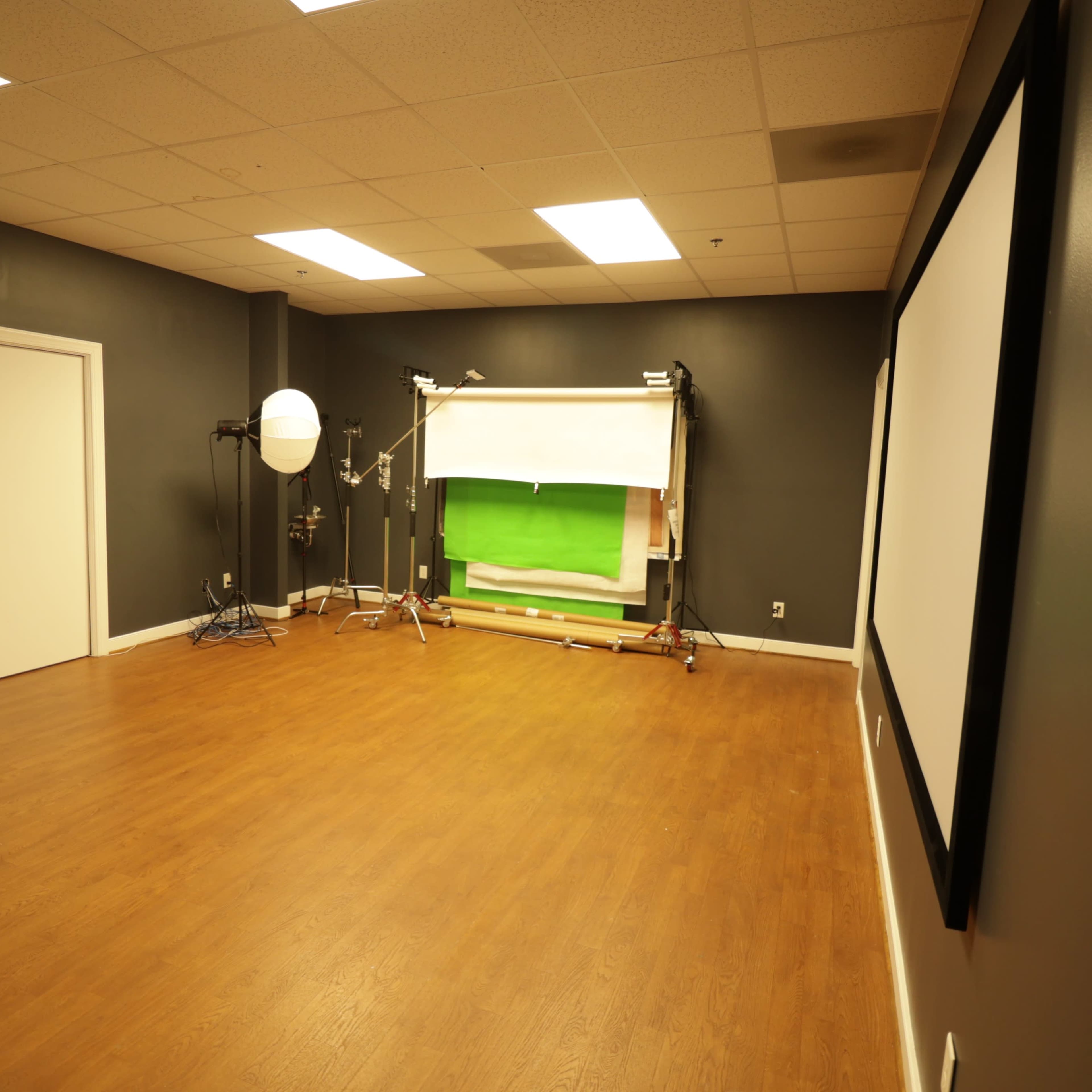 Unique Large Creative Studio Space with a Quaint Small Town Streetscape! Image in , Richmond, VA