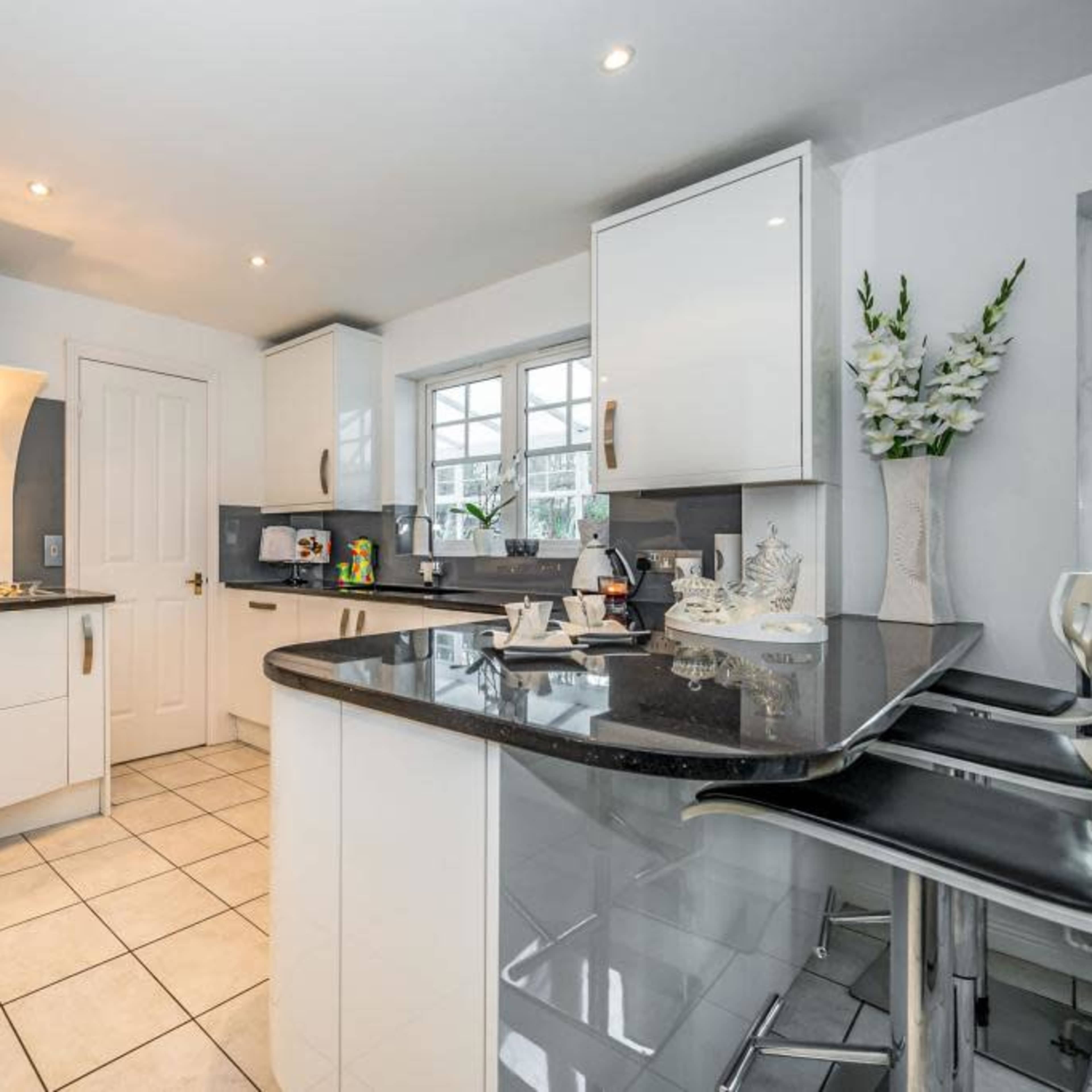 Nice urban home with lush green views Image in Chessington, Chessington, England