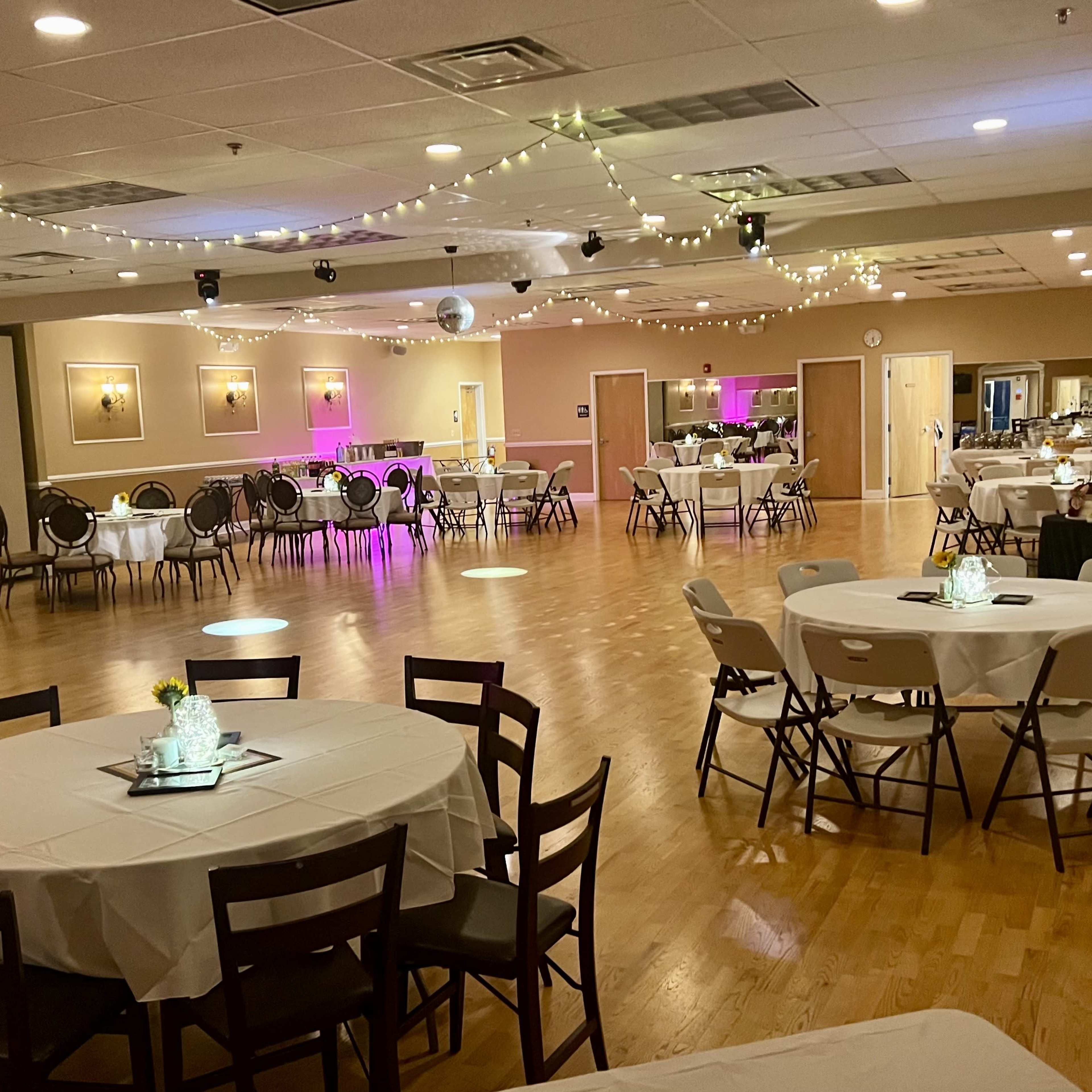 Spacious Open Event Space filled with Elegance Image in Huntingdon Valley, Montgomery County, PA