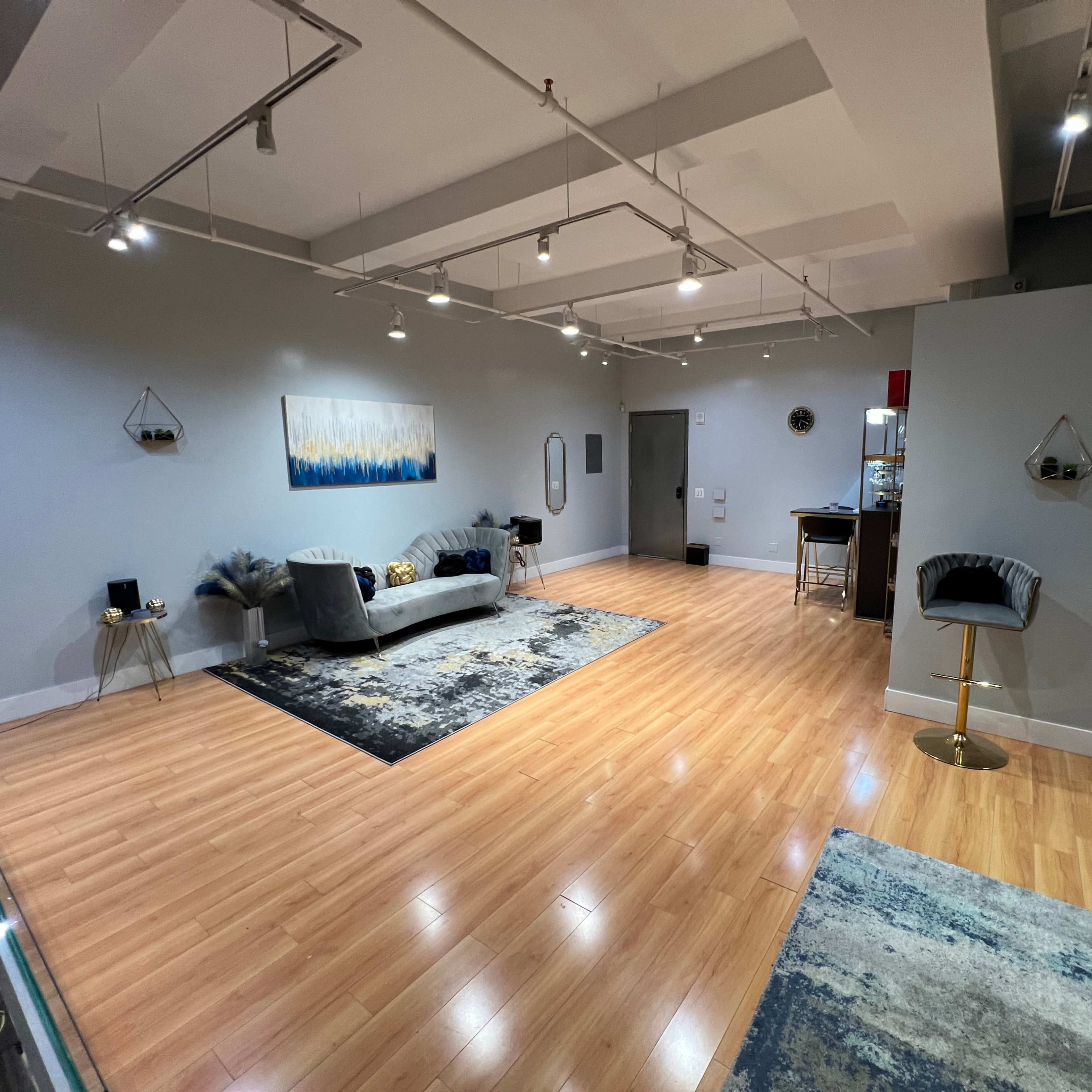Elegant Midtown Studio with Luxe Decor – Ideal for Content Creation, Events & Beauty Brands Image in Midtown Manhattan, New York, NY