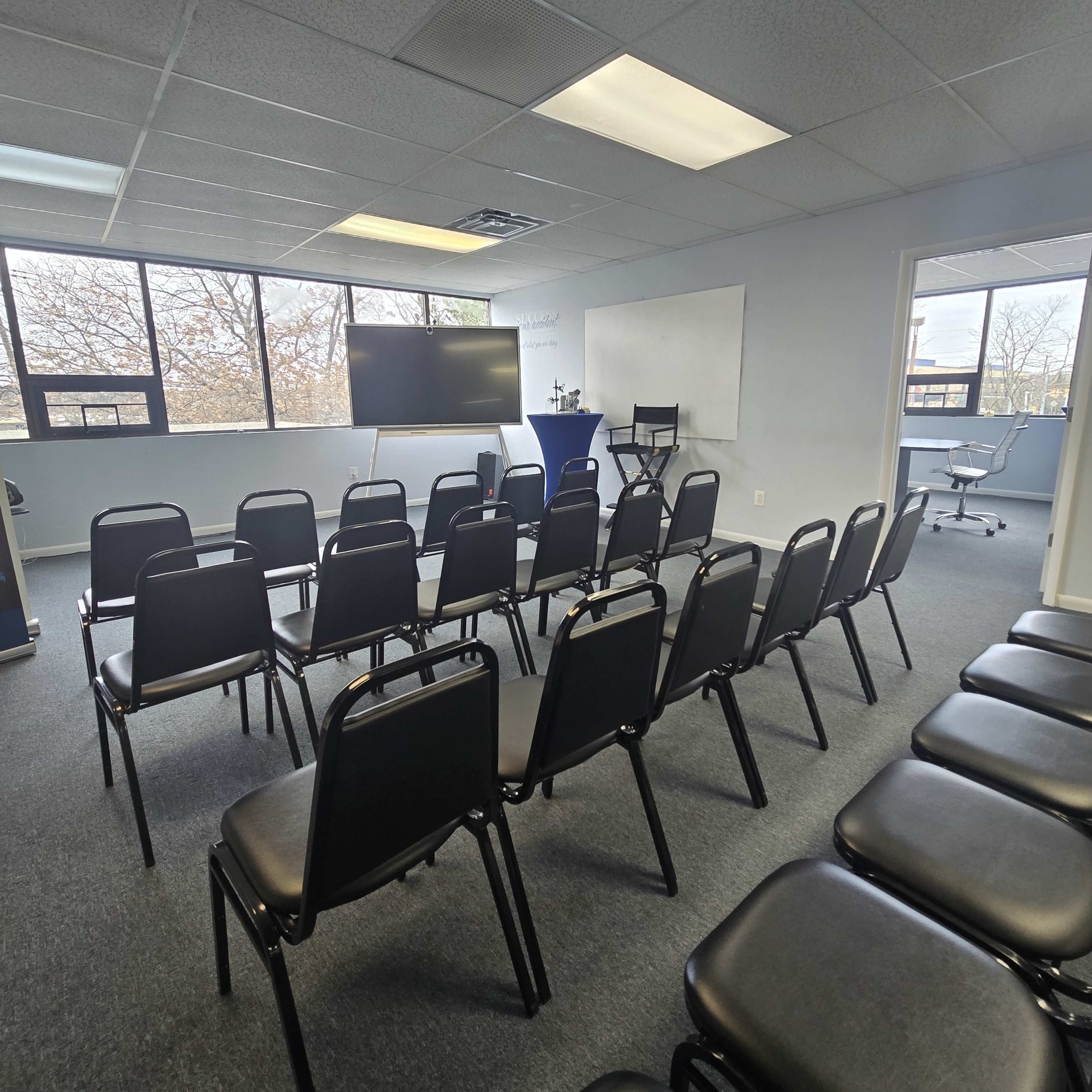 Inspiring Meeting Room Rental: Elevate Your Business Gatherings Image in Greentree, Cherry Hill Township, NJ