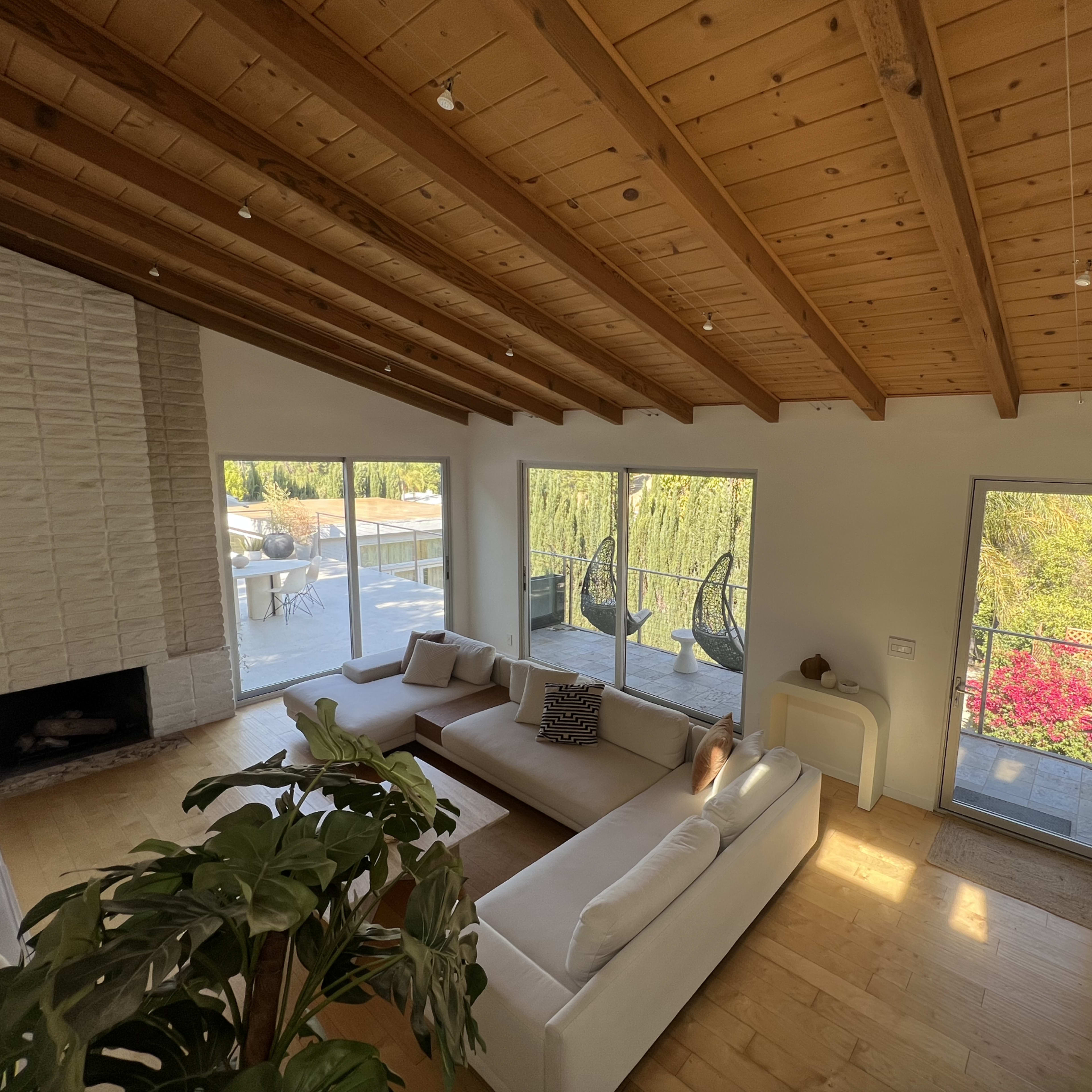 Mid-century modern house and views with gym Image in Woodland Hills, Los Angeles, CA