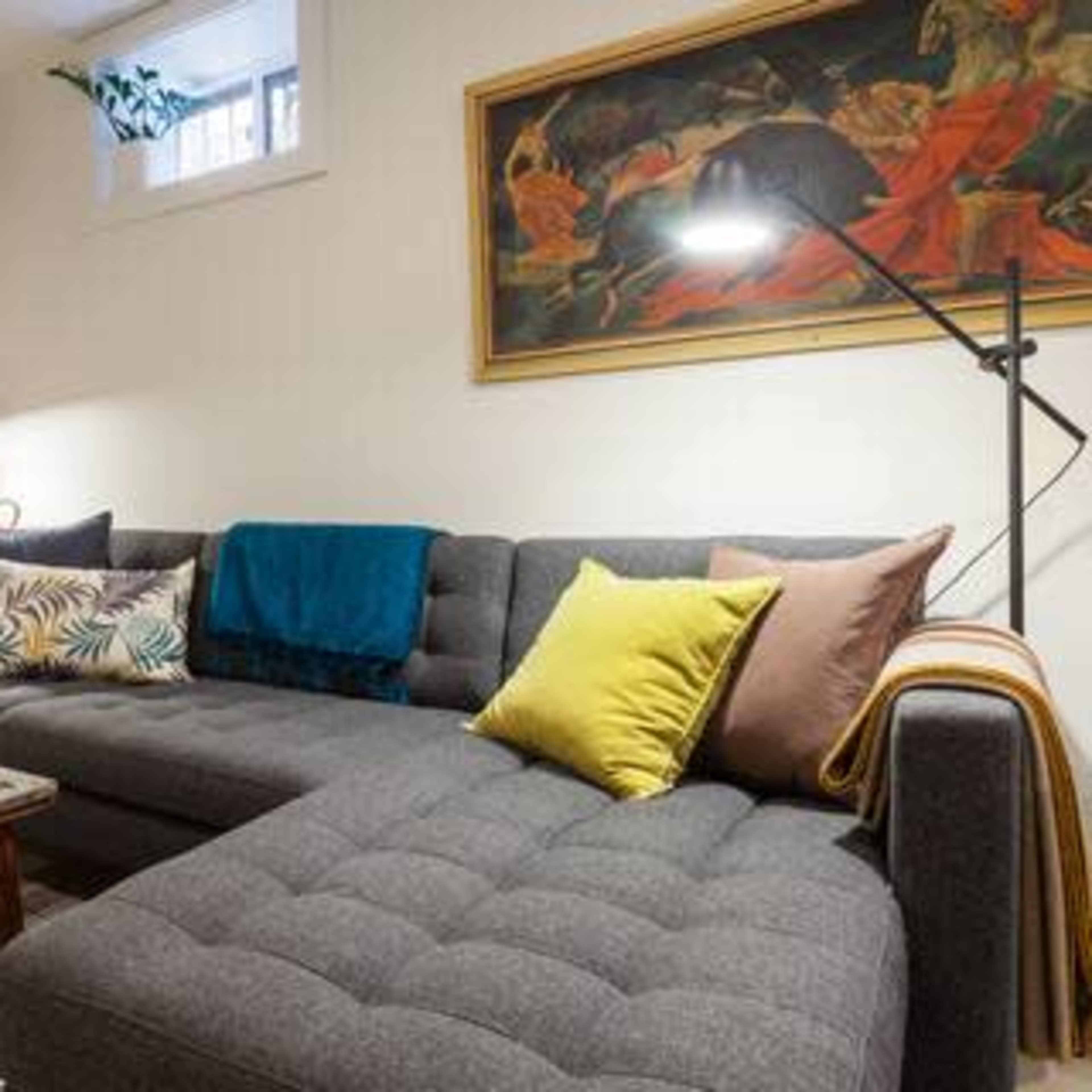 Urban Modern Apartment in Vintage Bungalow with Beautiful Garden Image in Northeast Portland, Portland, OR