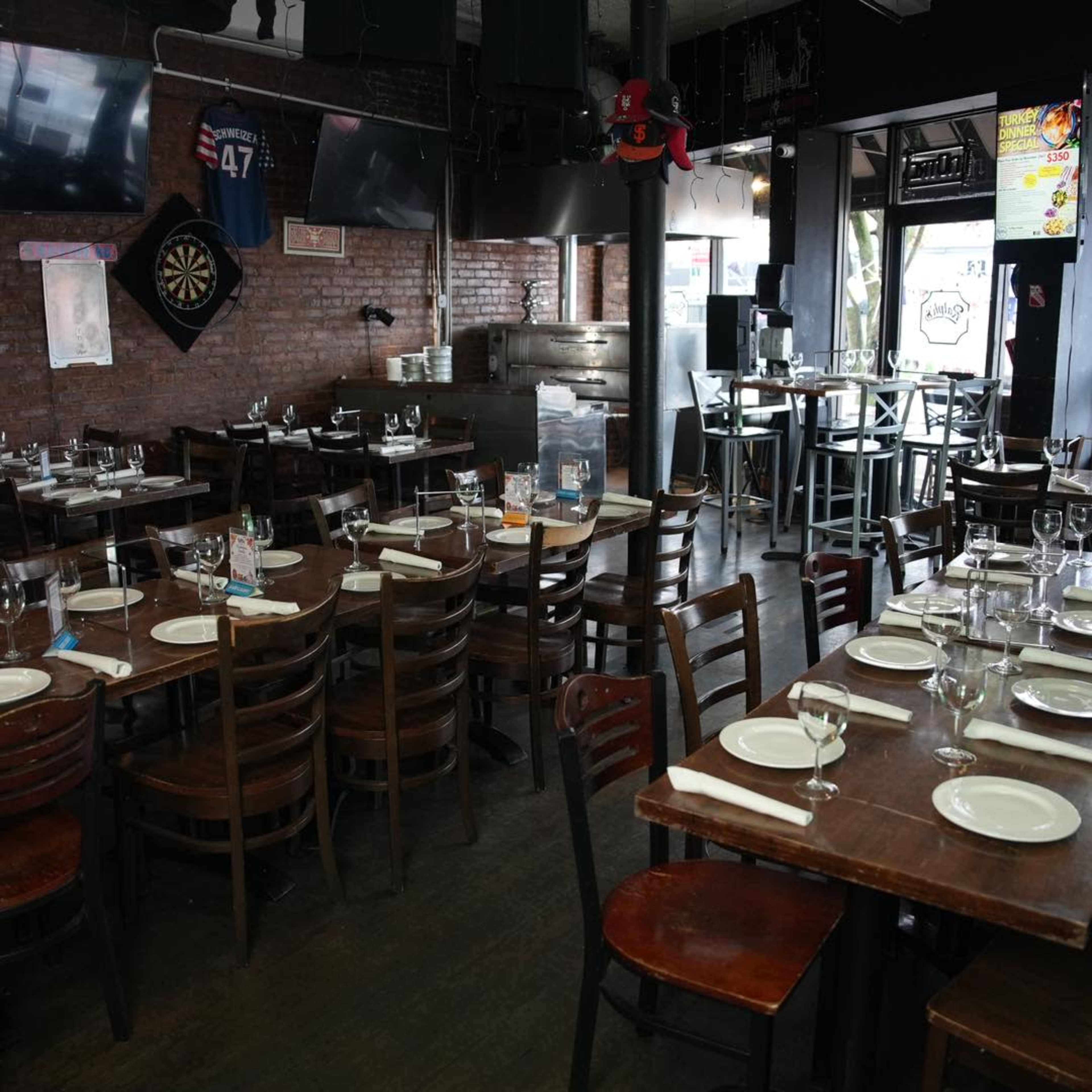 Ralph's Sports Bar & Restaurant Image in Todt Hill, Richmond County, NY
