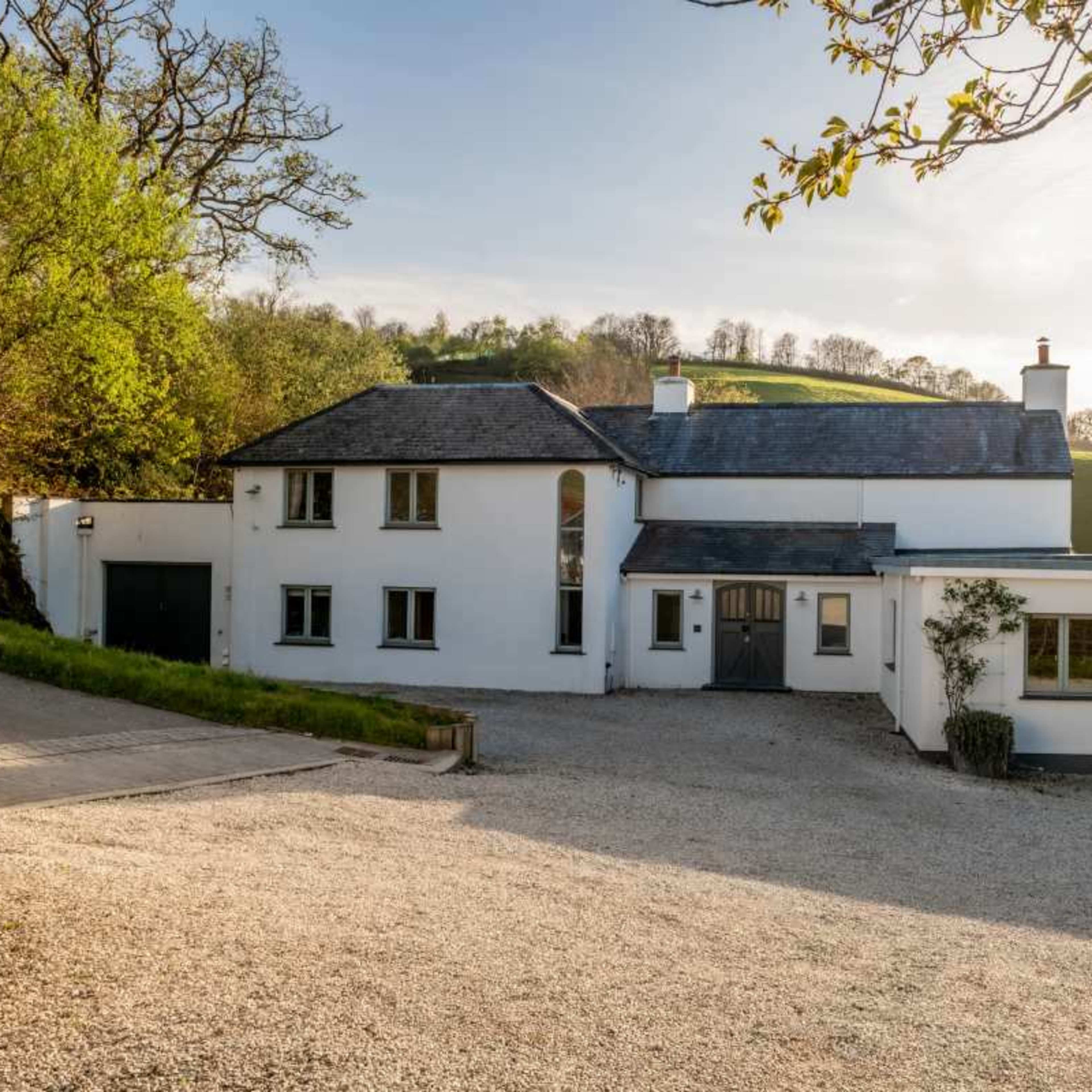 DEVON FARMHOUSE LAKESIDE VIEW Image in Ilfracombe, Ilfracombe, England