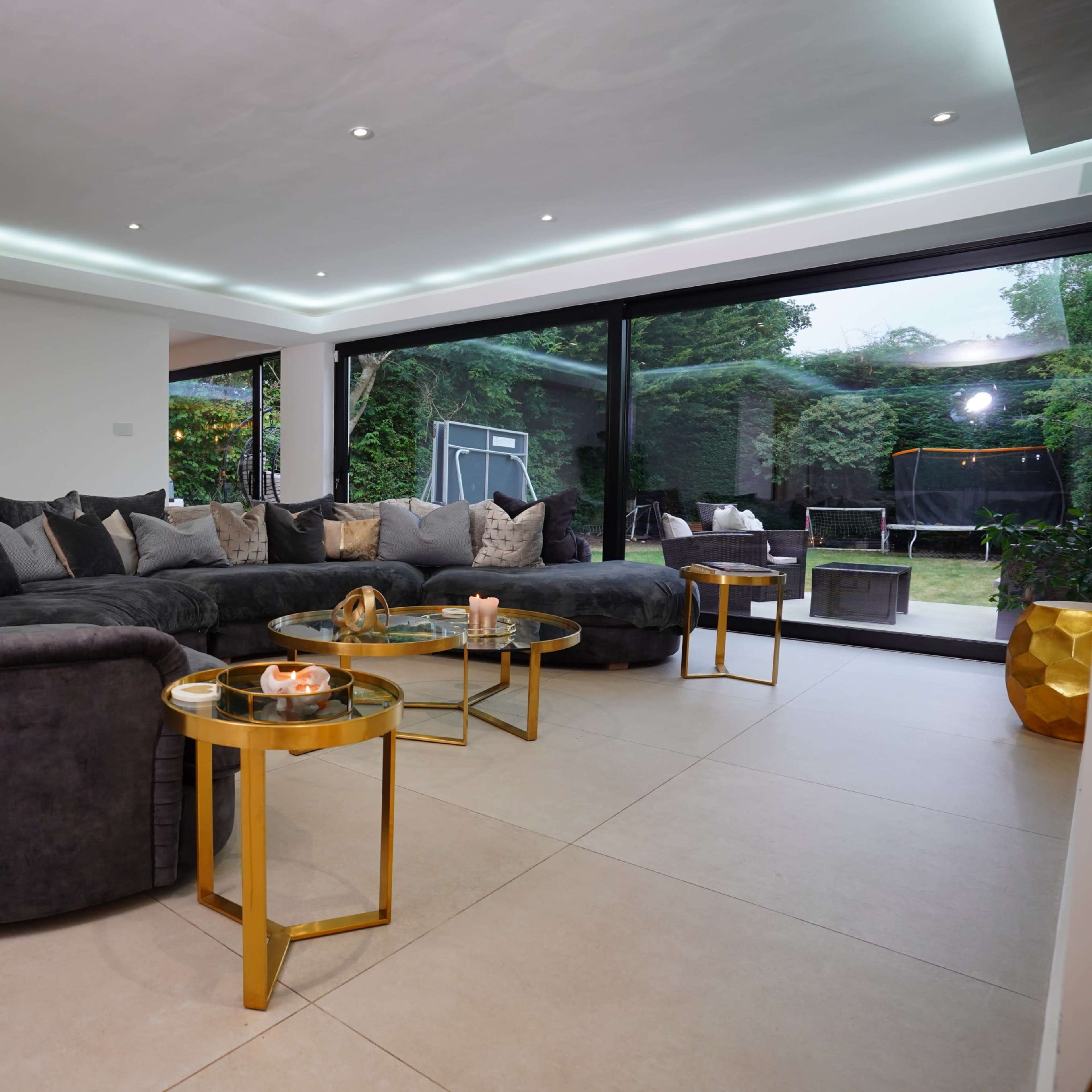Large open plan detached modern home Image in Purley, Purley, England