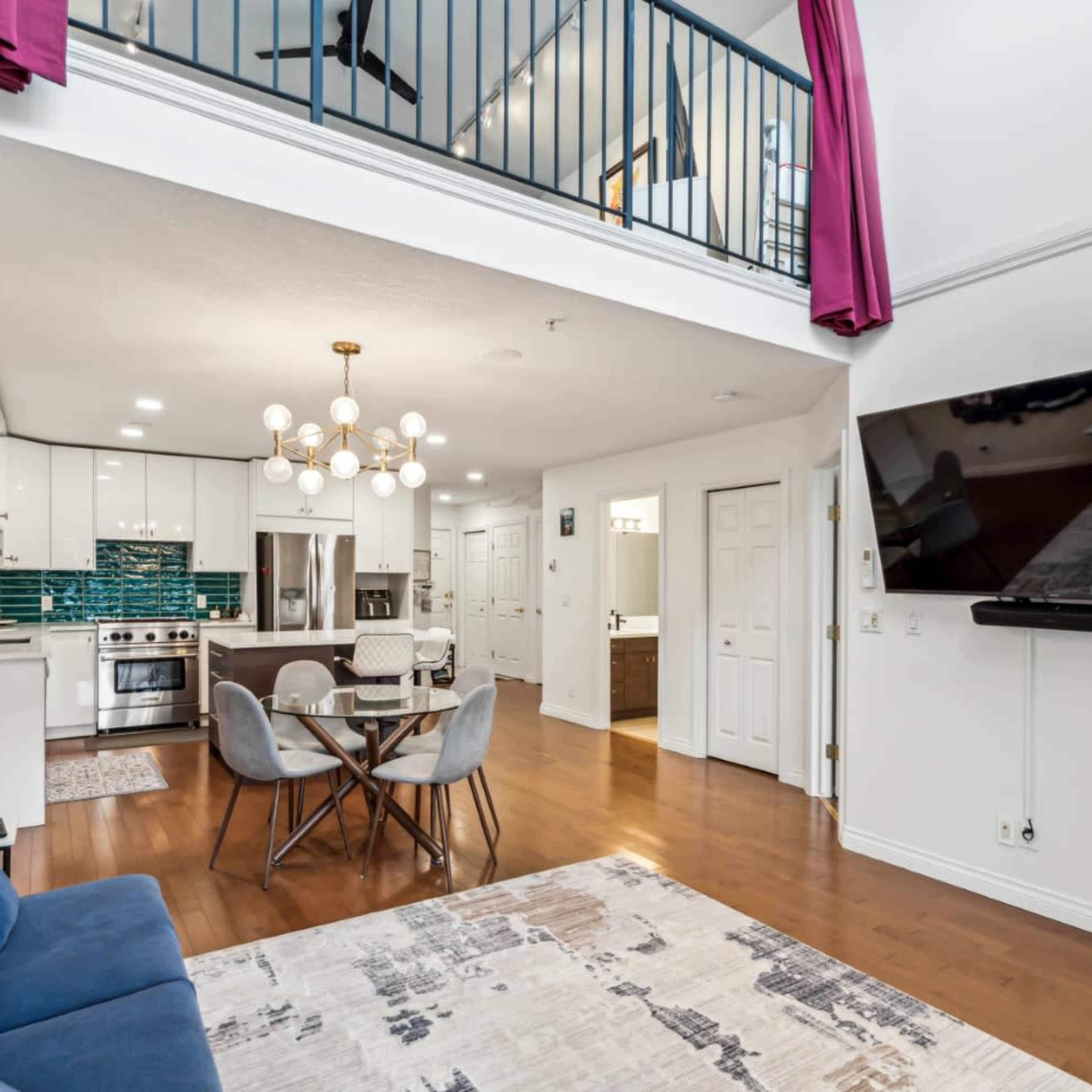 Two-Floor Penthouse Loft with Downtown Views Image in Northwest Calgary, Calgary, AB