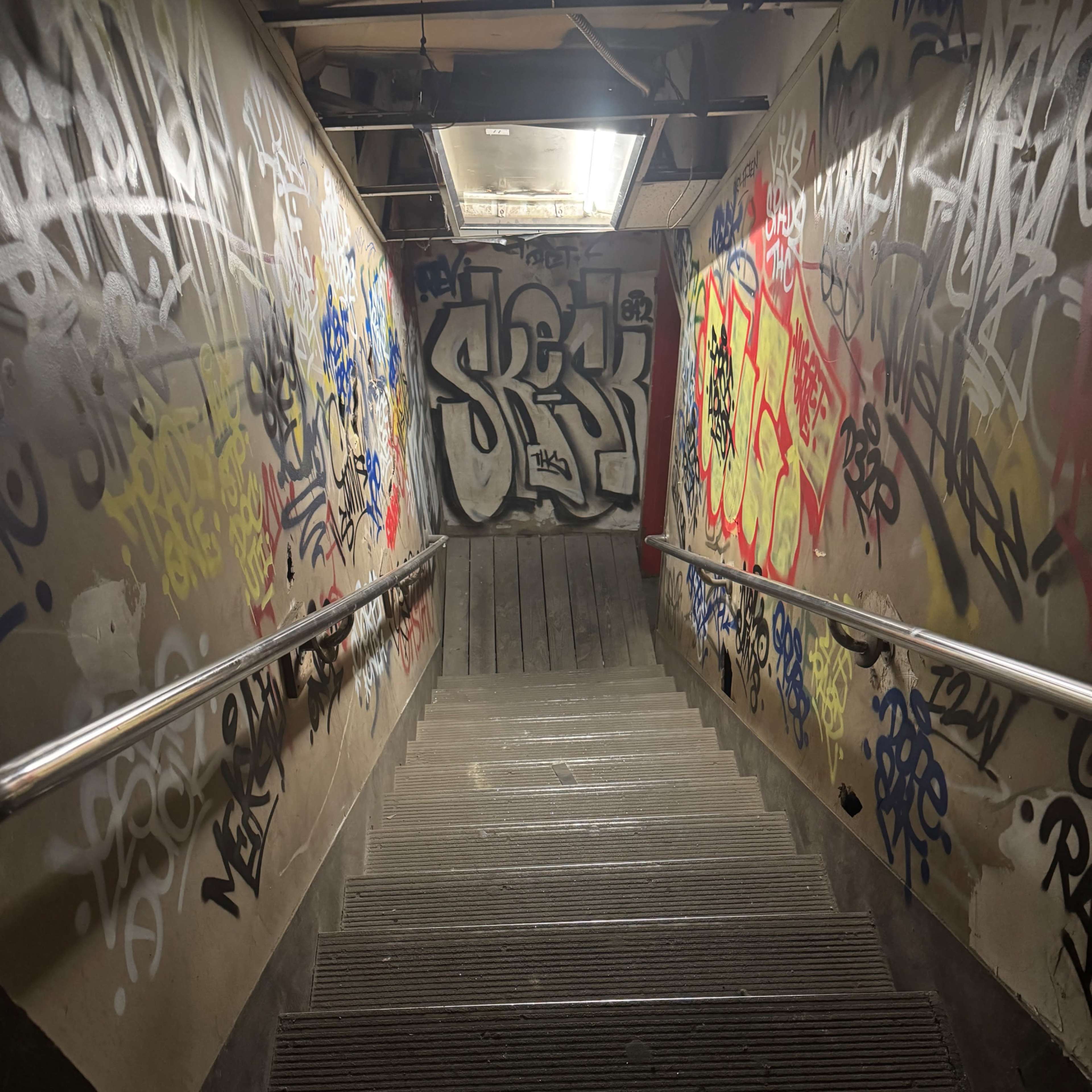 RUN DOWN ROOMS & HALLWAYS Image in Boyle Heights, Los Angeles, CA