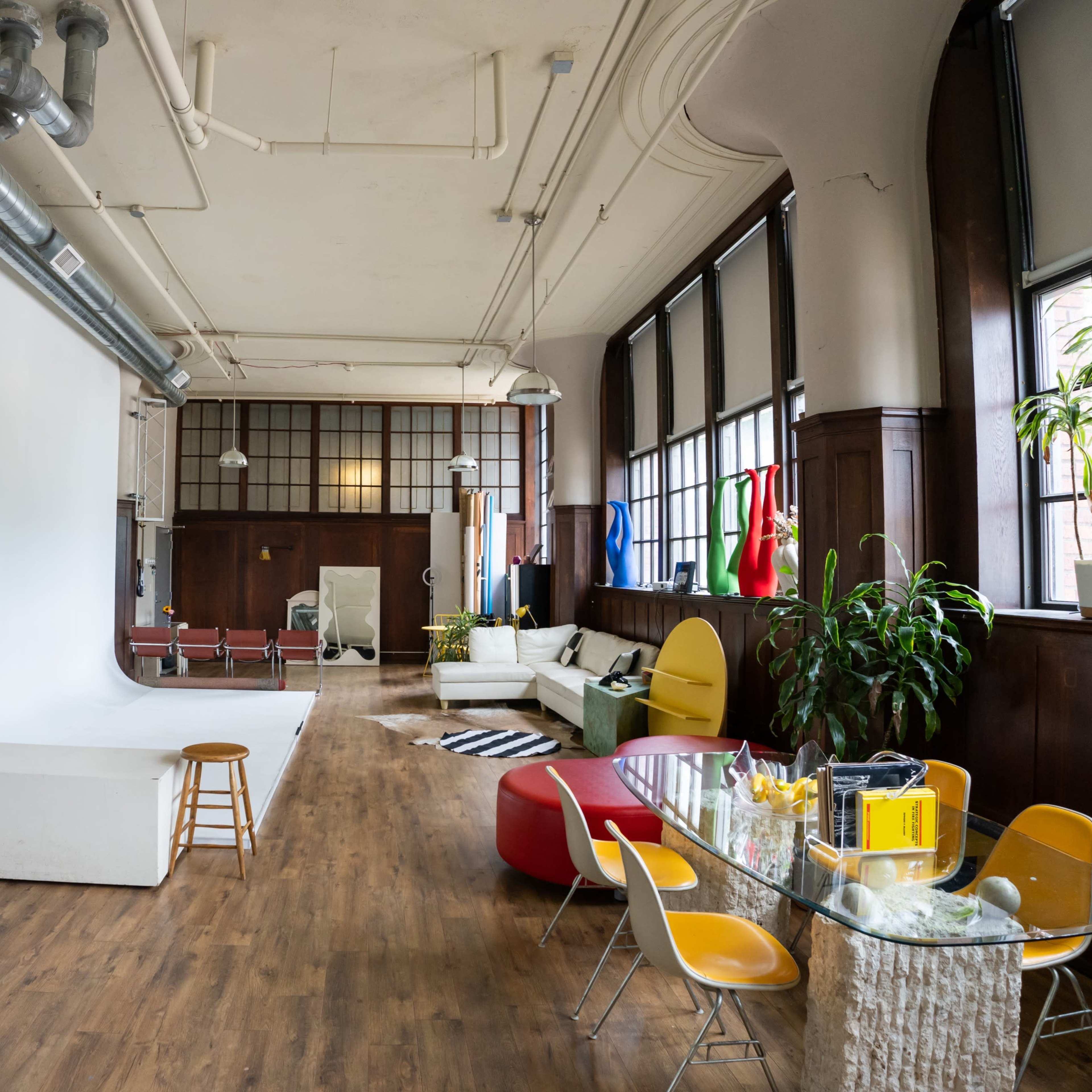 Colorful Downtown Studio with High Ceilings Image in Downtown, Cleveland, OH