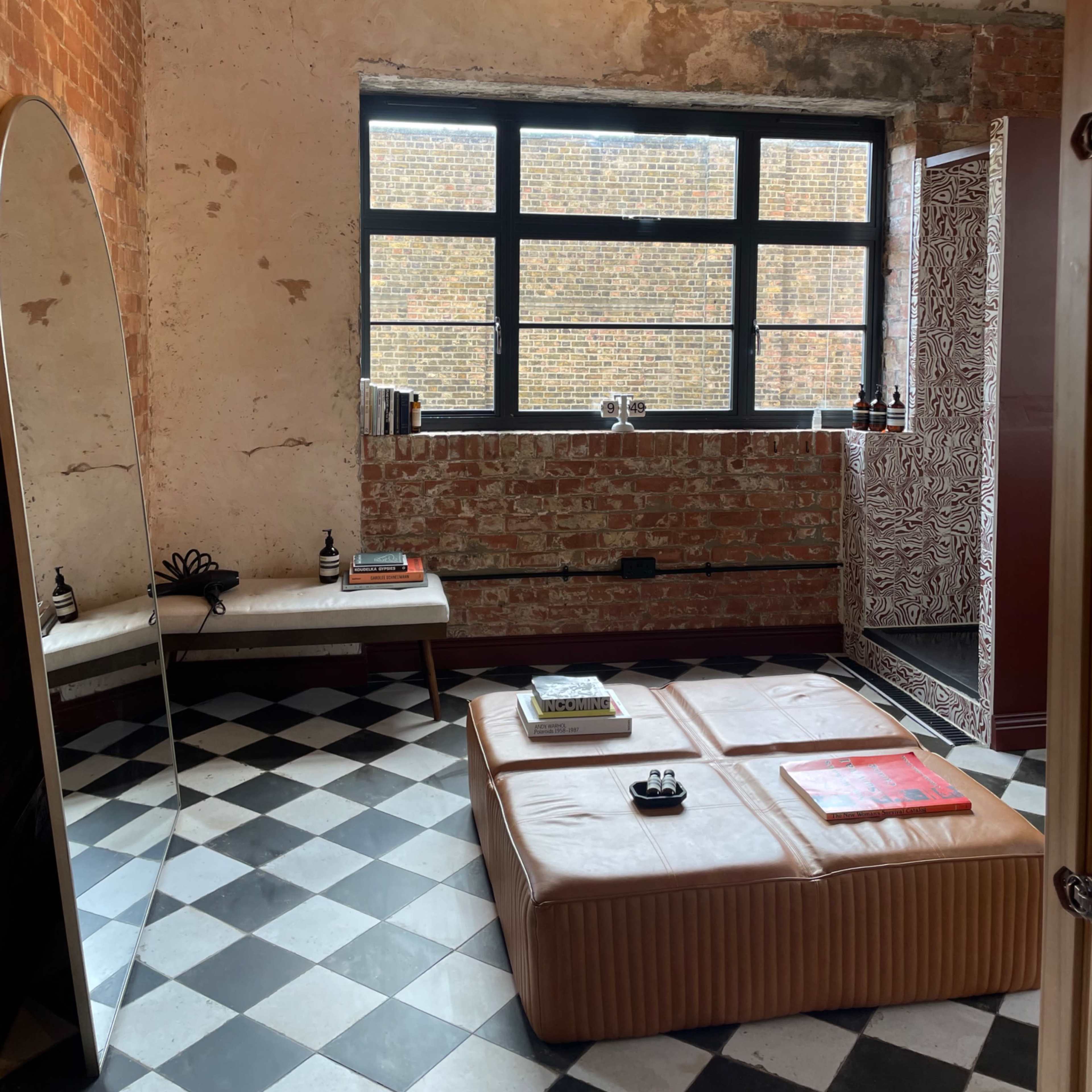 Luxury Private Infrared Sauna Space Image in London, London, England