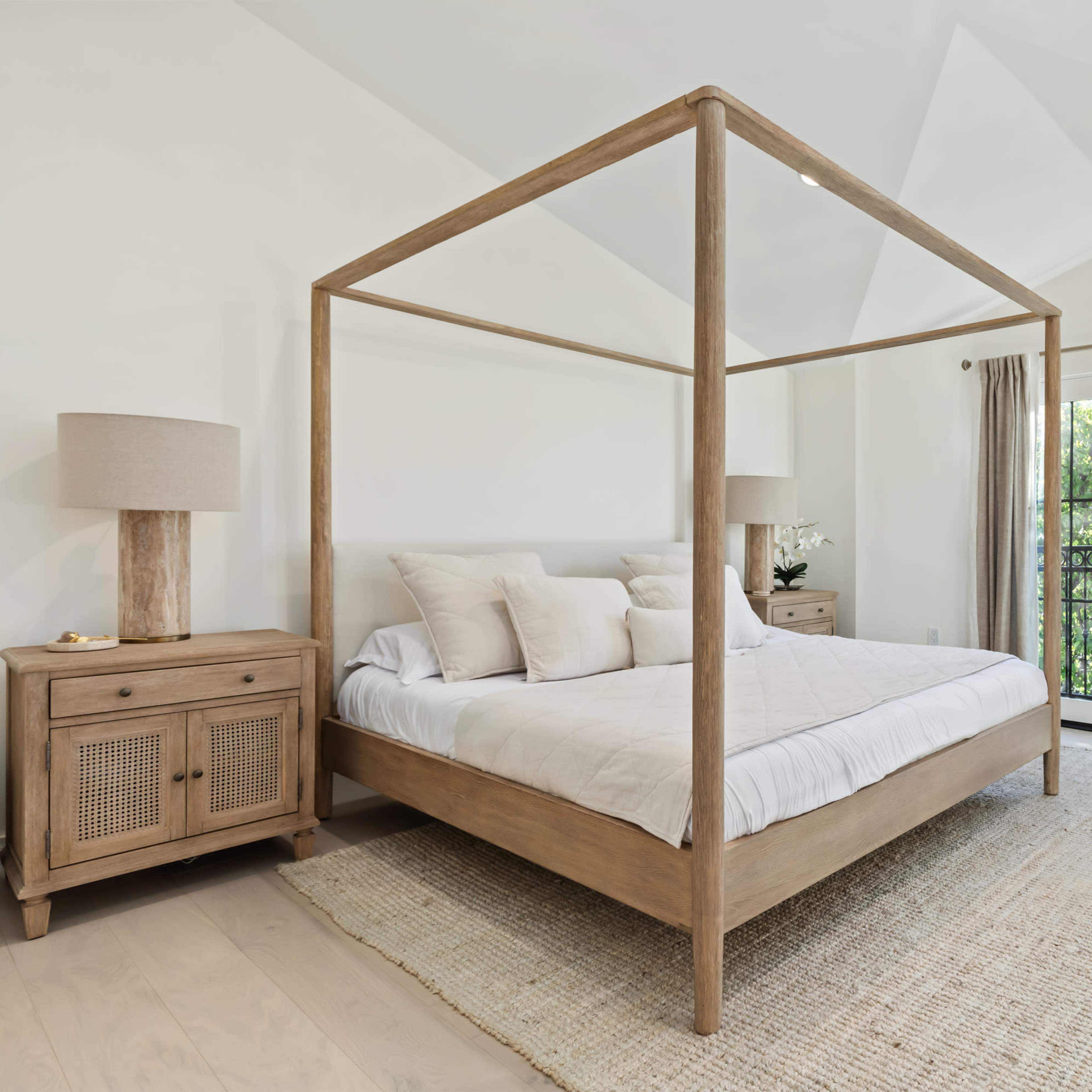 Santa Monica | Interior Designed | High Ceiling | Natural Light | Chic | Townhouse Image in Wilshire Montana, Santa Monica, CA