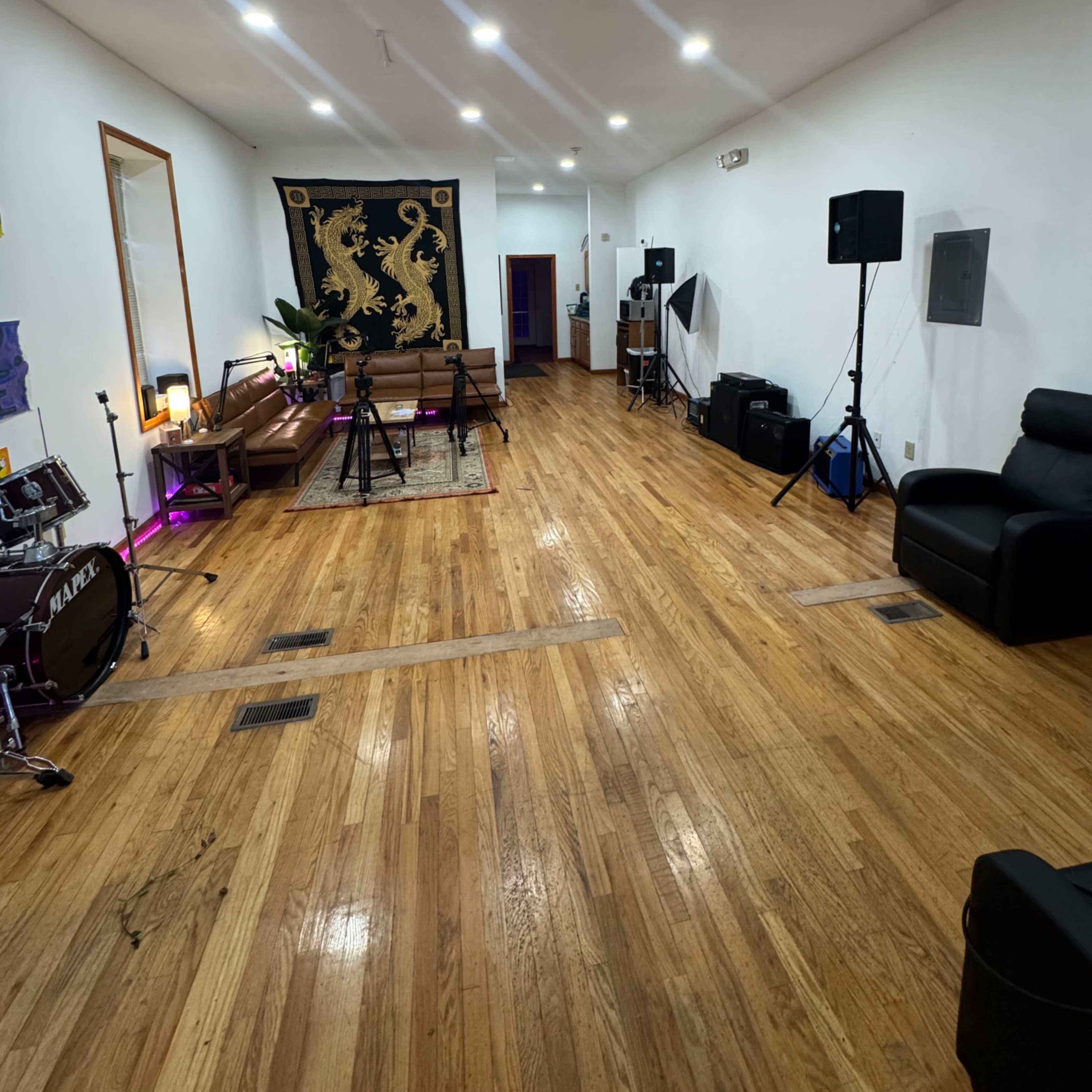 Spacious Industrial Studio in Historic Downtown Phillipsburg Image in Phillipsburg, Phillipsburg, NJ
