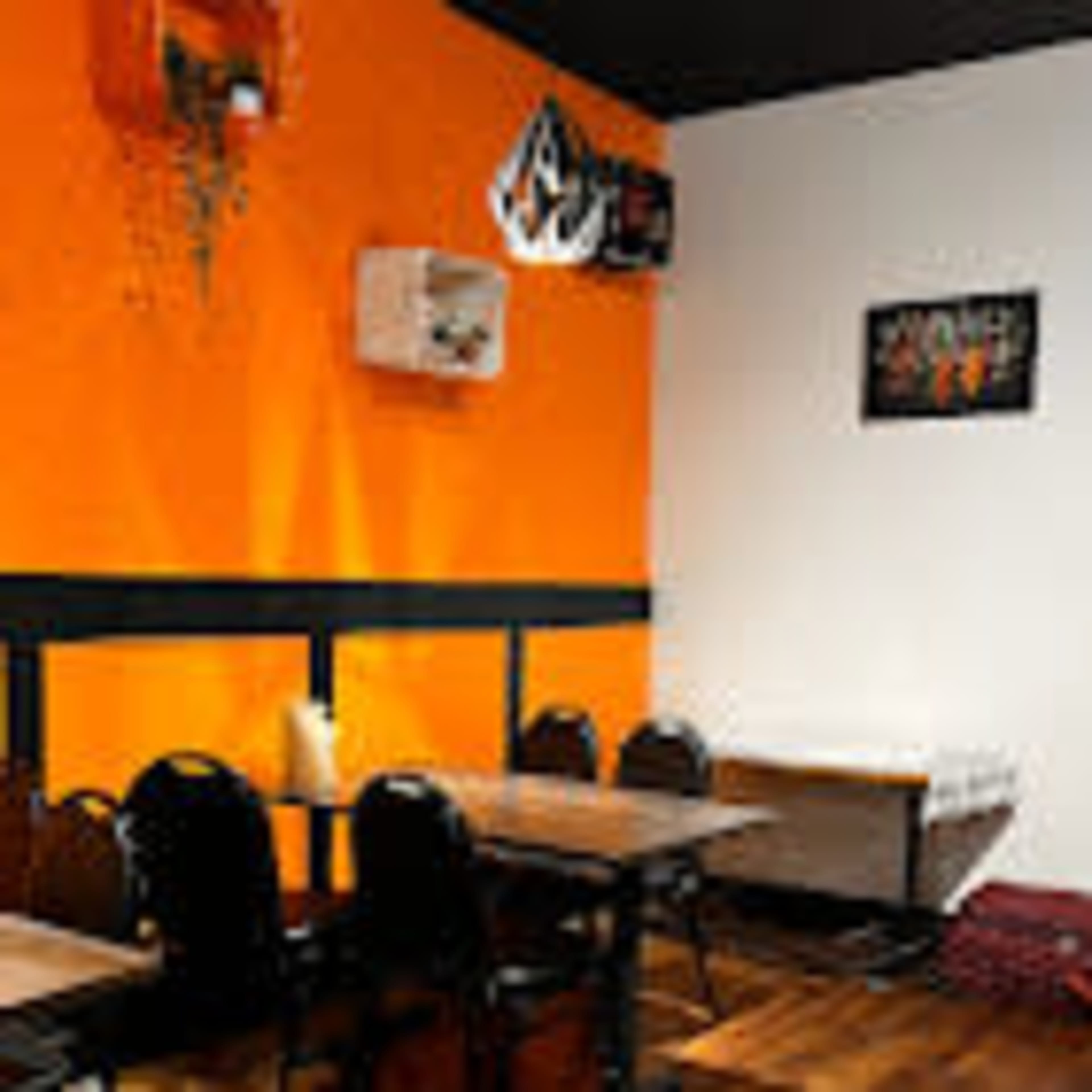Downtown London Restaurant with Over 15 plus seating capacity. Image in Central London, London, ON