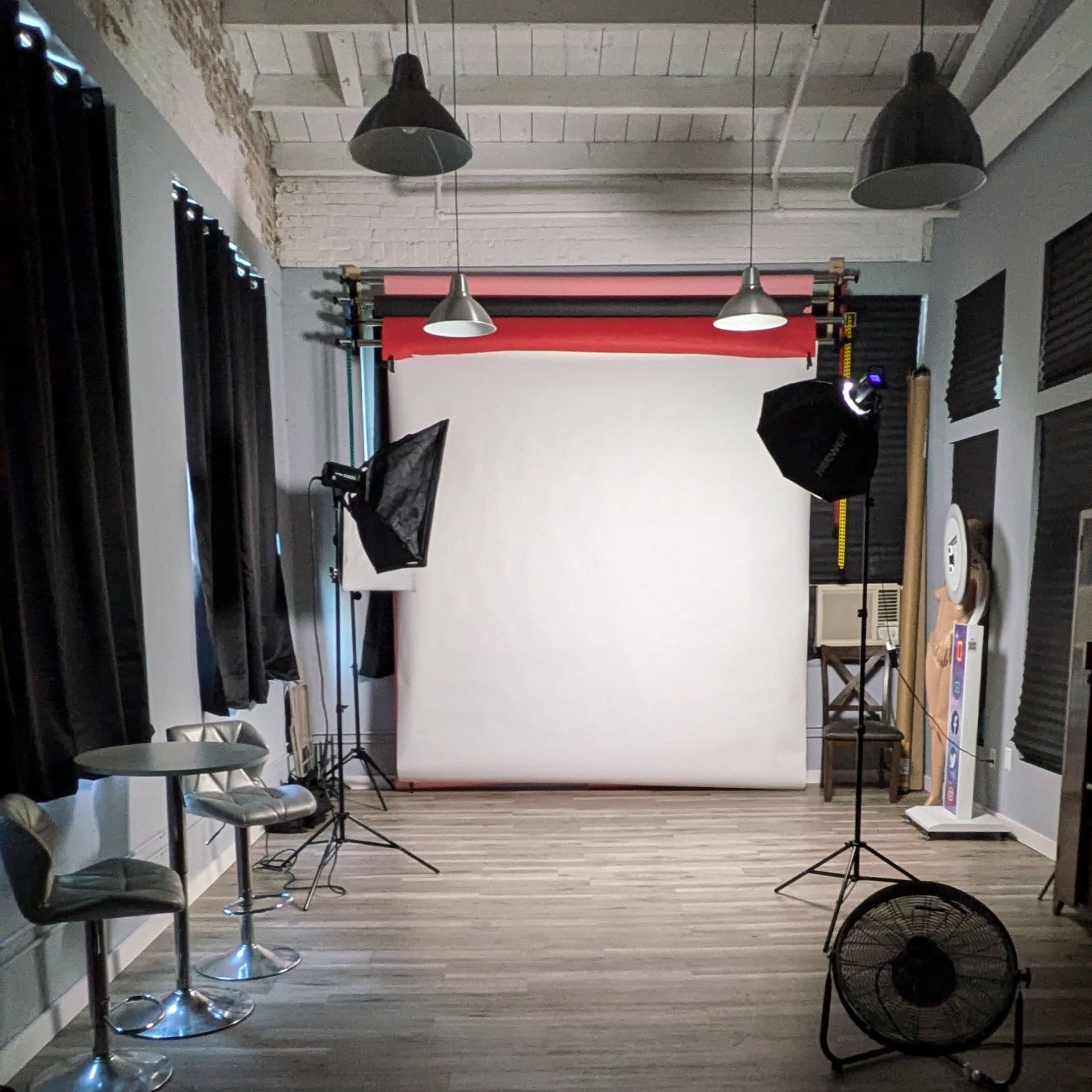 Photo studio with high ceilings Image in Allentown, Allentown, PA