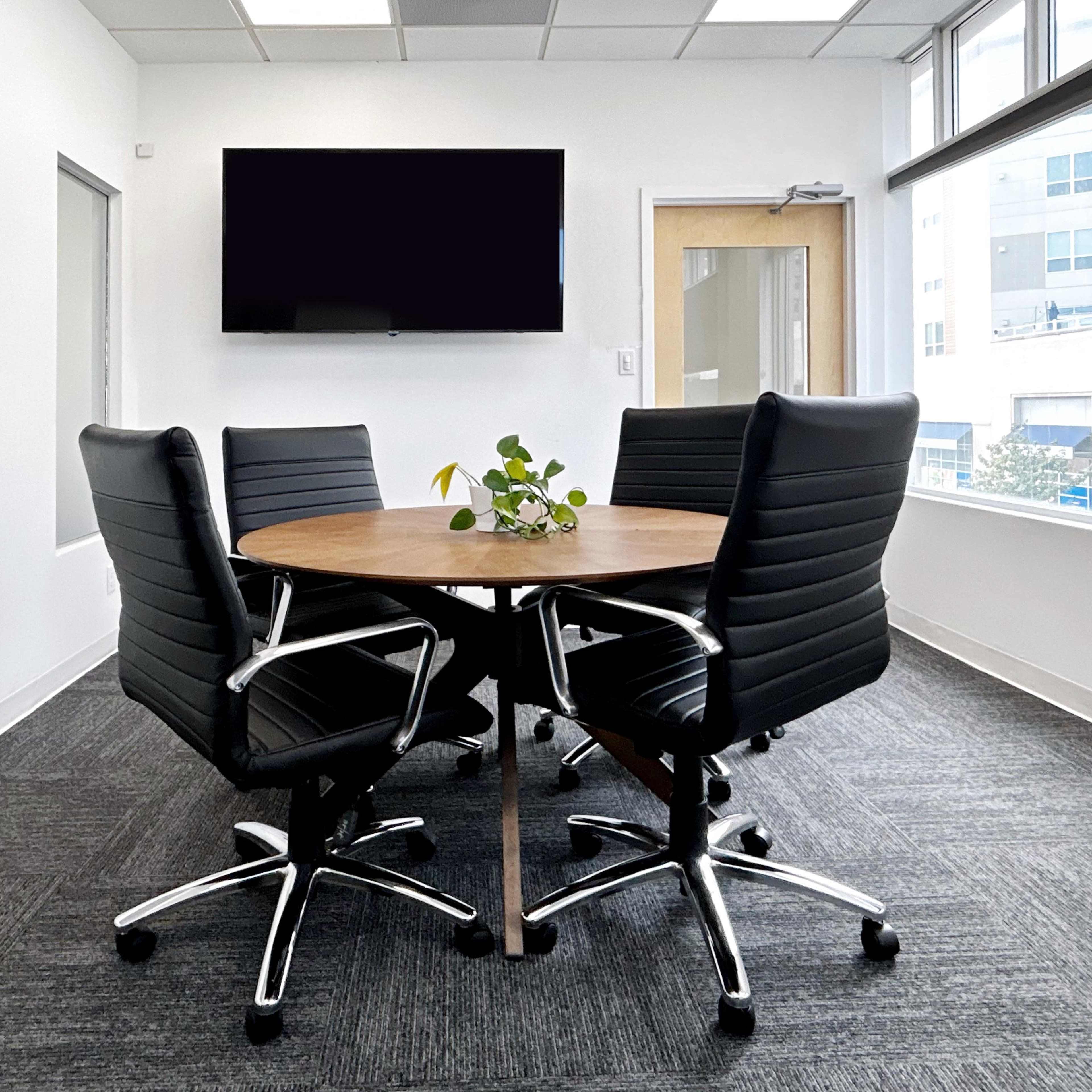 New, Sunny, Flexible Meeting Workspace Image in Bloomfield, Bloomfield, NJ