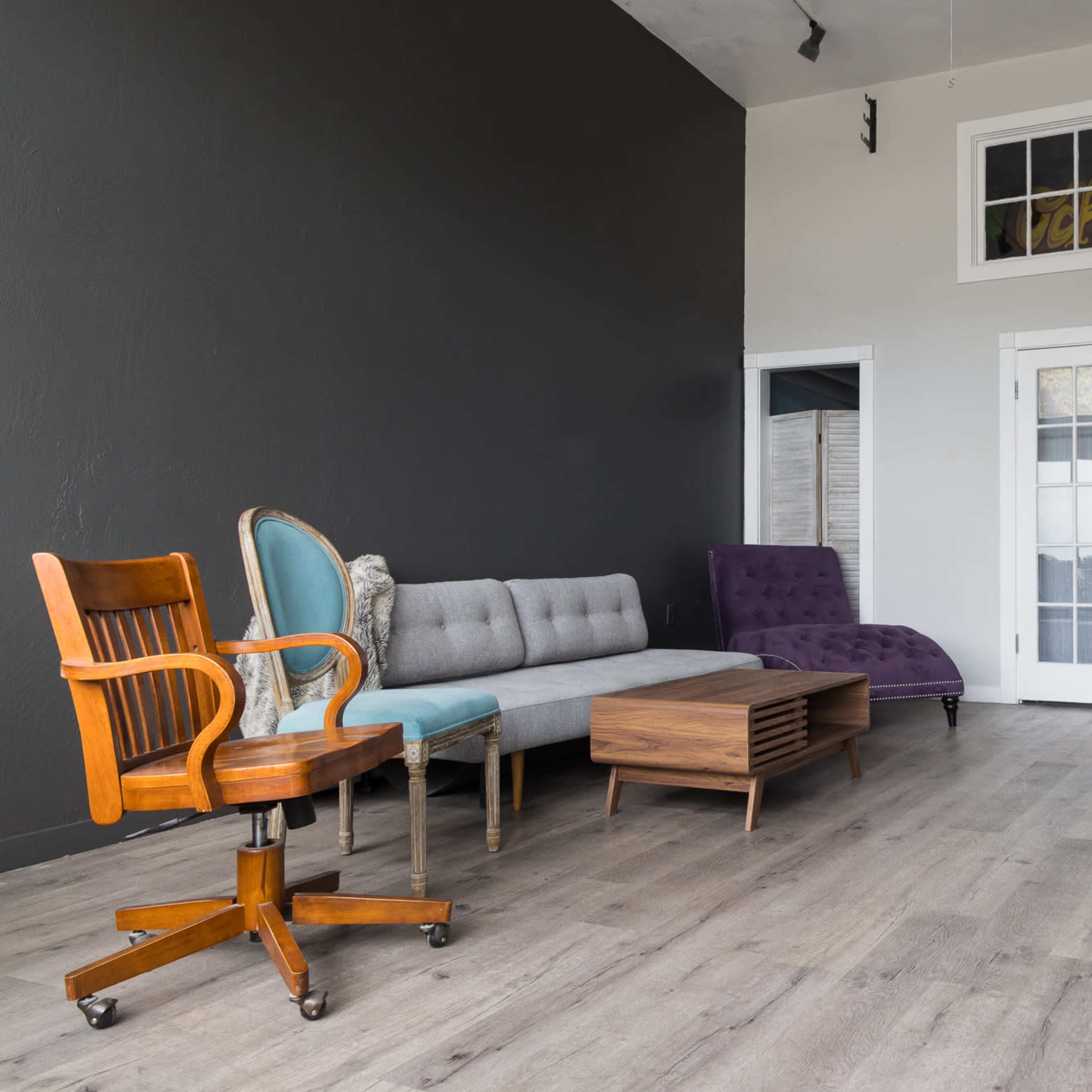 Gorgeous Modern Photo Studio for Headshots, Boudoir, Fashion Image in Ivy Hill, Oakland, CA