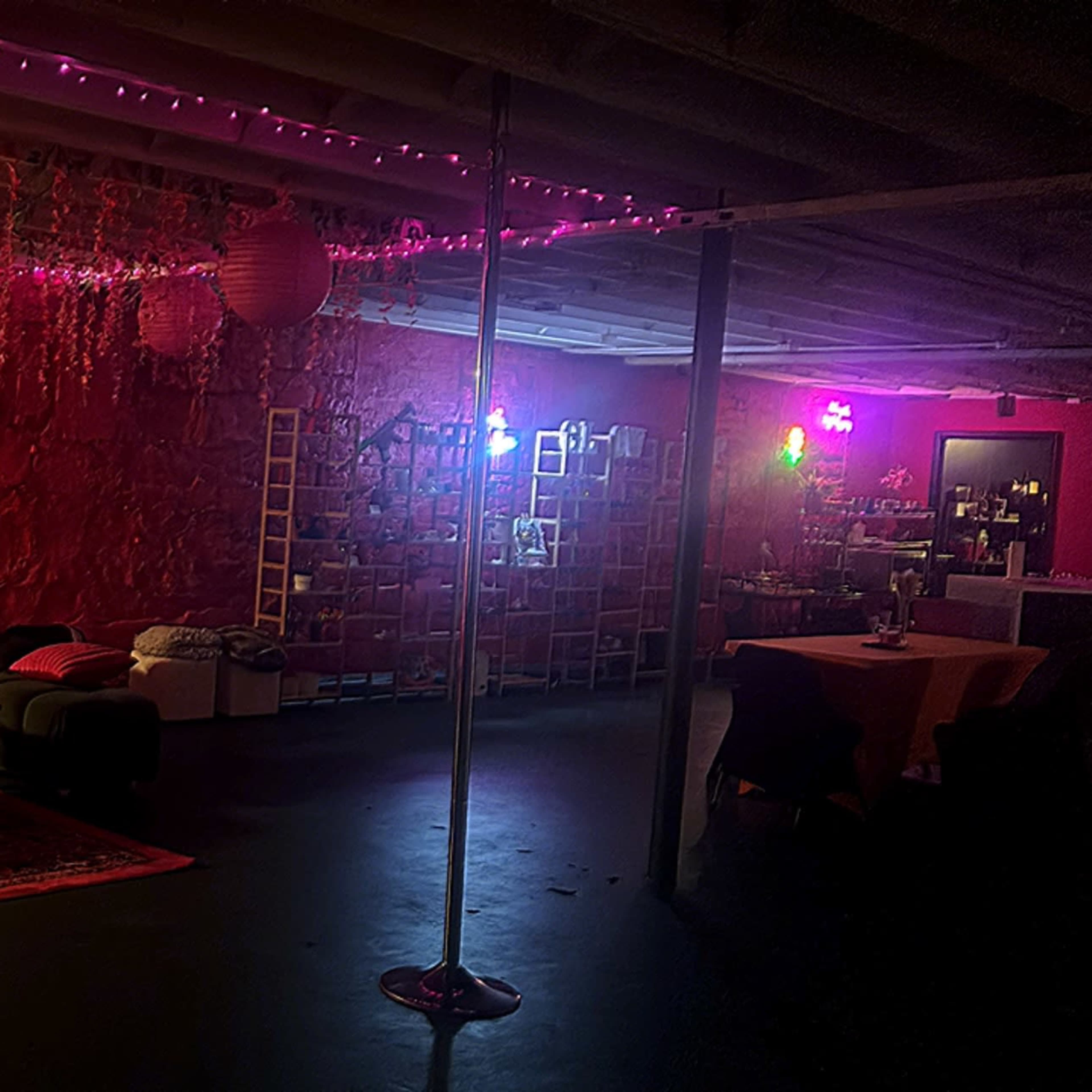 🩷Babe Cave 🩷 Enchanting Subterranean Creative Space Image in West Town, Chicago, IL