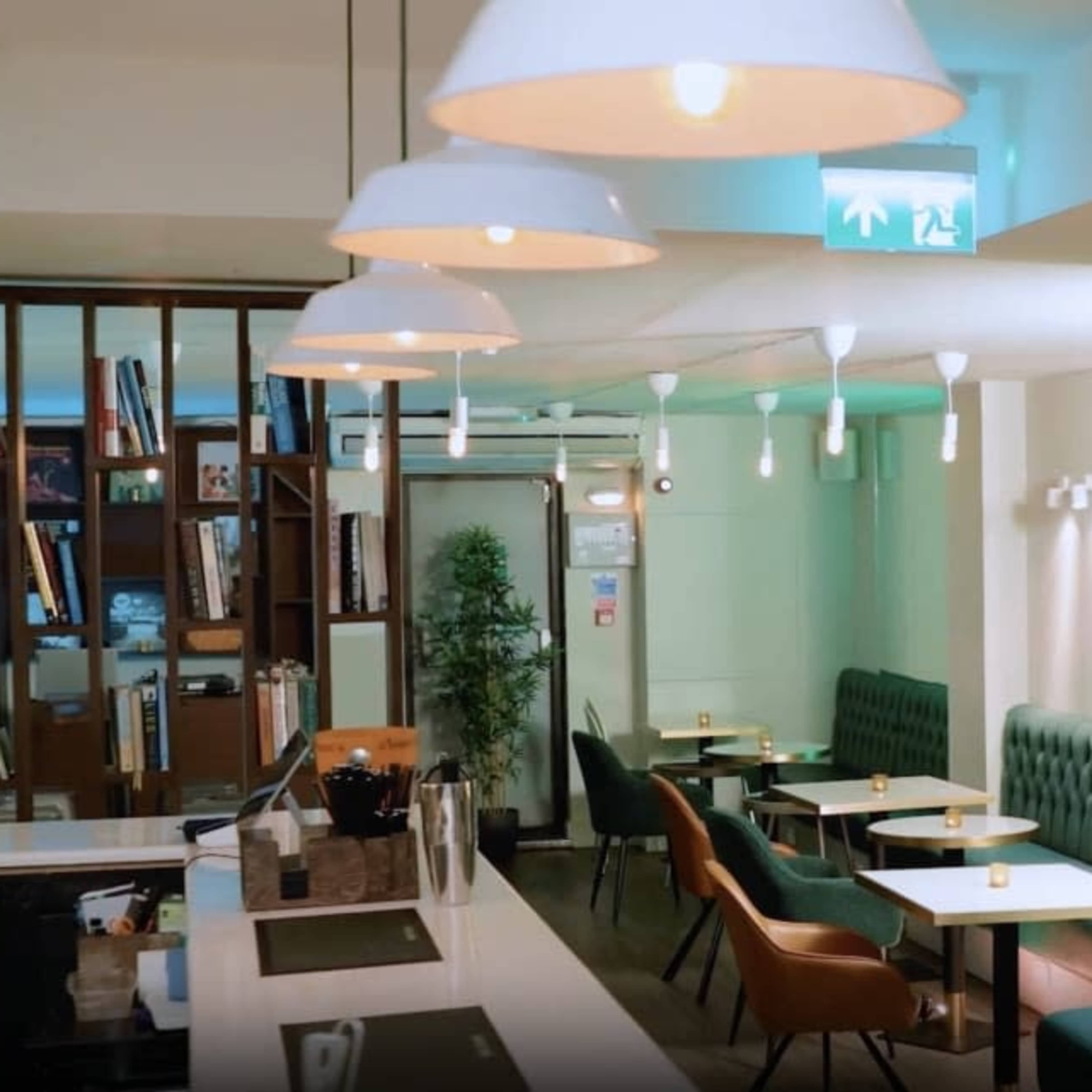 Cosy bar and lounge perfect for production shoots Image in Earlsfield, London, England