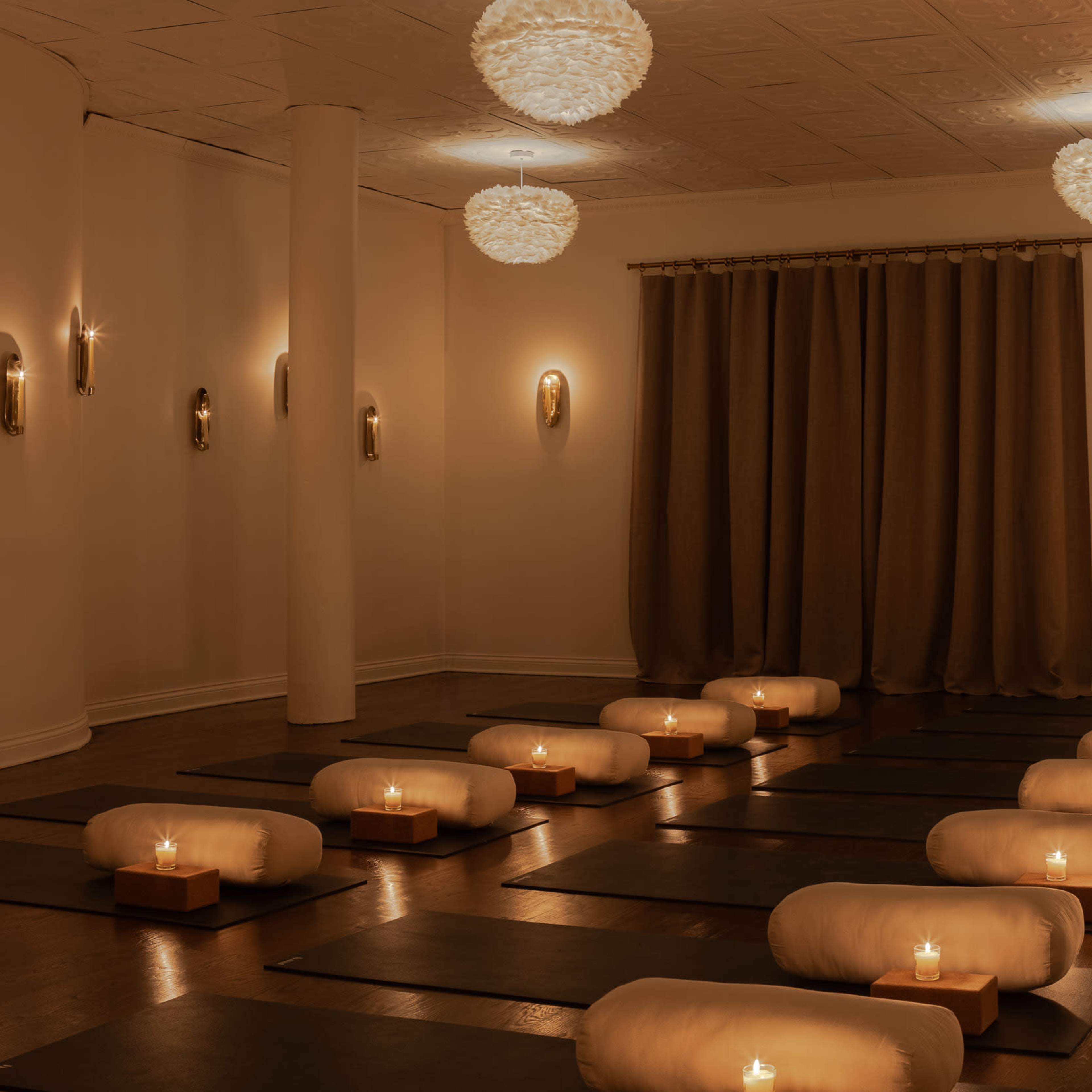 Cozy, Chic, & Candlelit Sanctuary Space Nestled in the Heart of the City Image in Chicago Loop, Chicago, IL