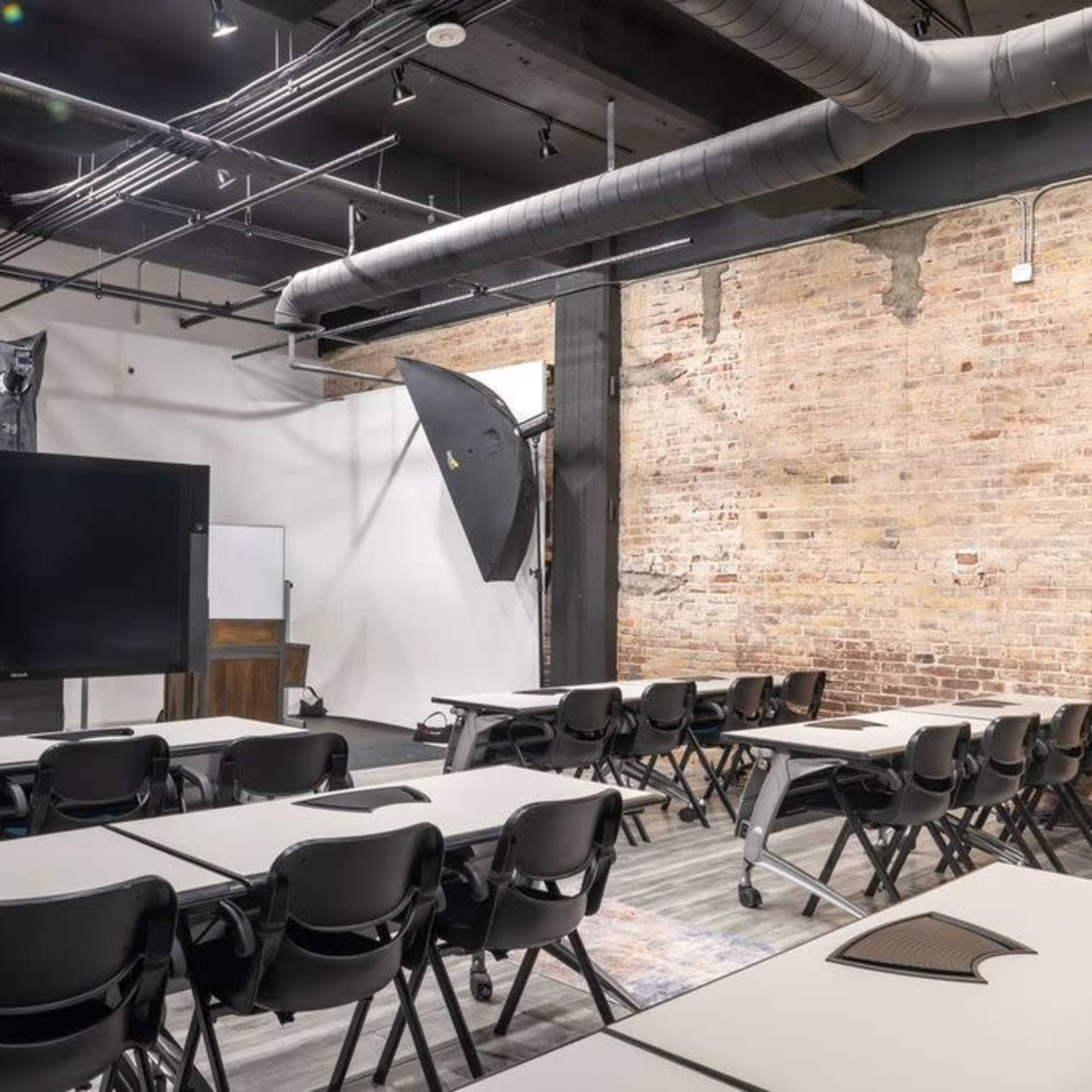 25 Person Classroom, Training Room, Meeting Space, Workshop Image in Old Pasadena, Pasadena, CA
