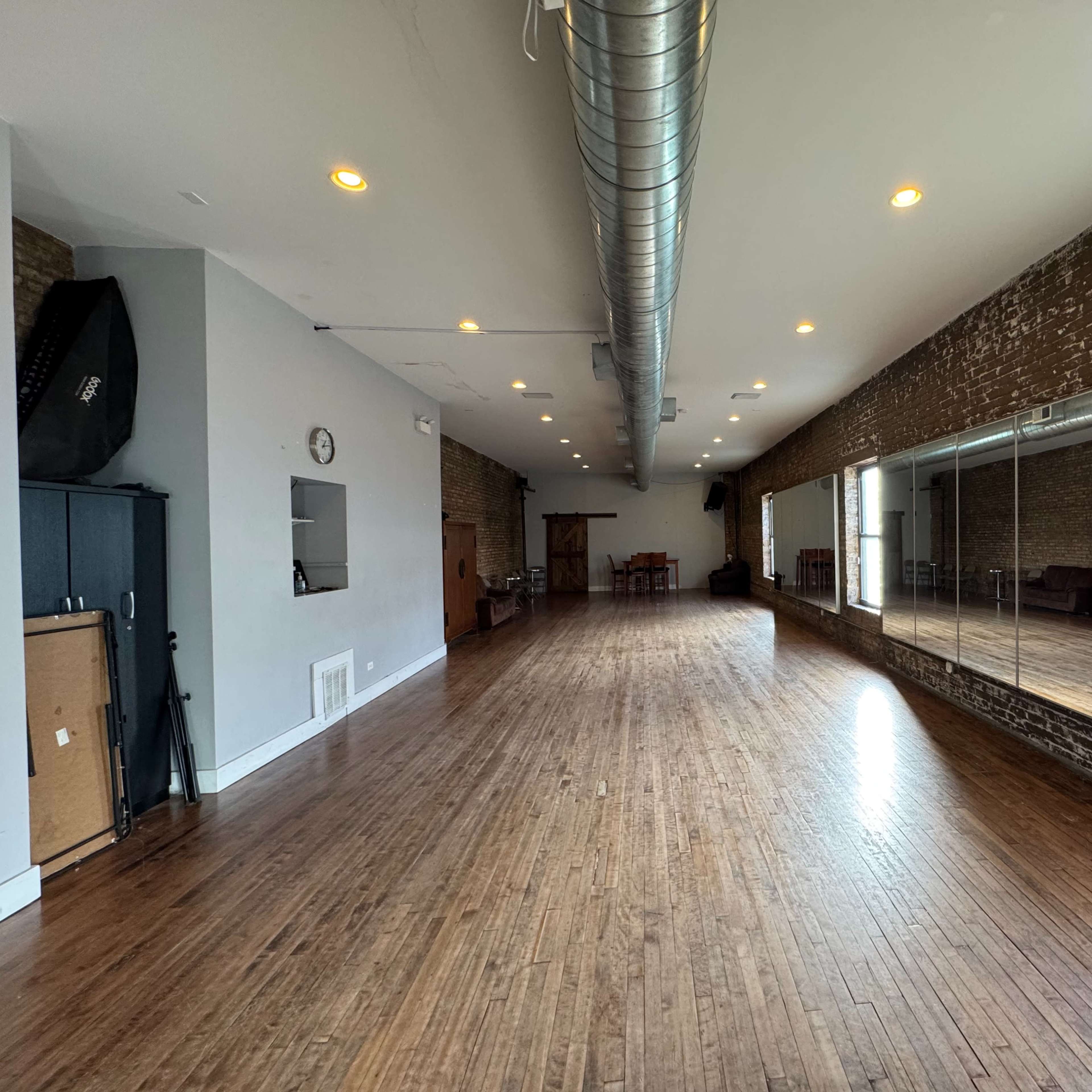 North Center large open loft style studio space Image in North Center, Chicago, IL