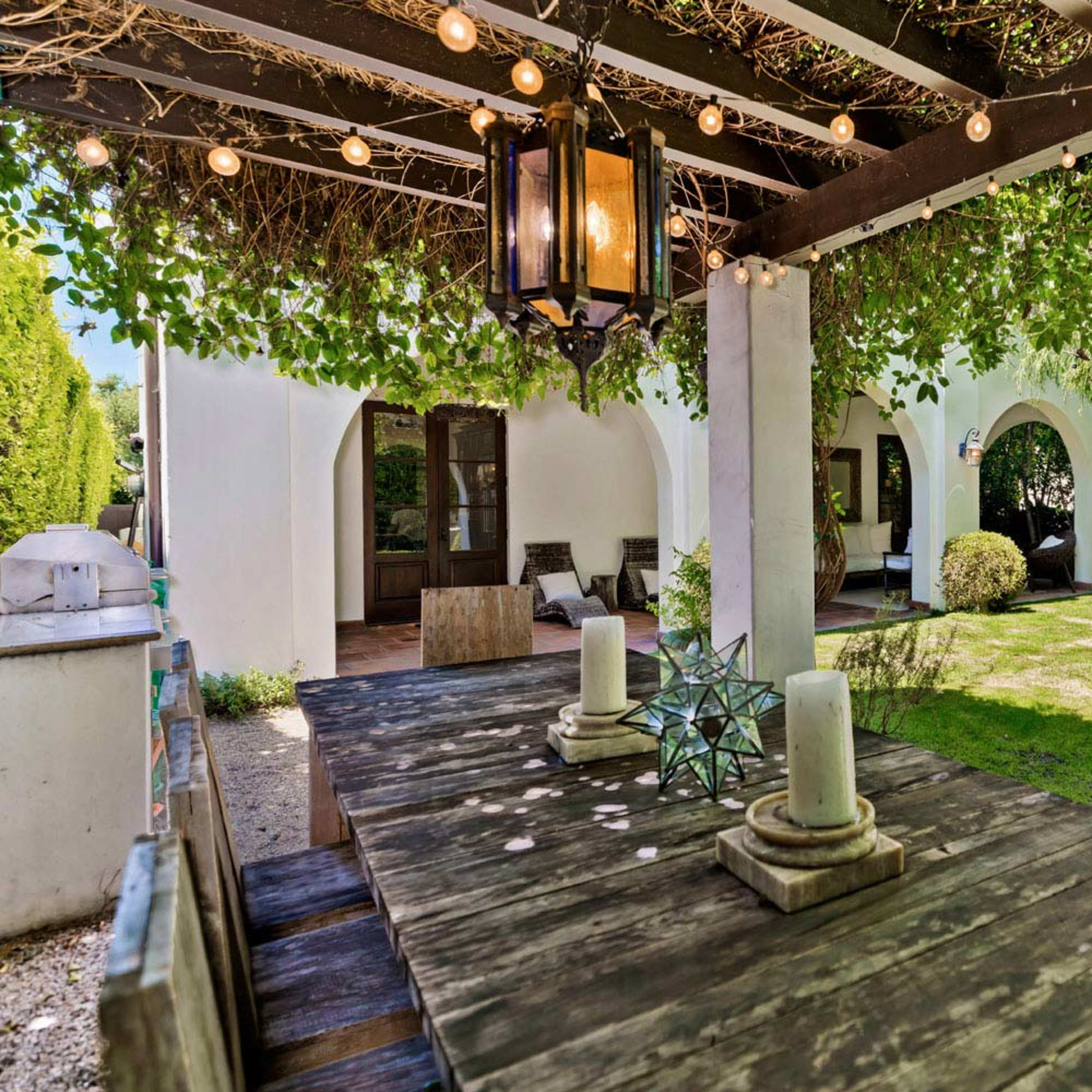 Gorgeous Outdoor Space in the Heart of it All Image in Beverly Grove, Los Angeles, CA