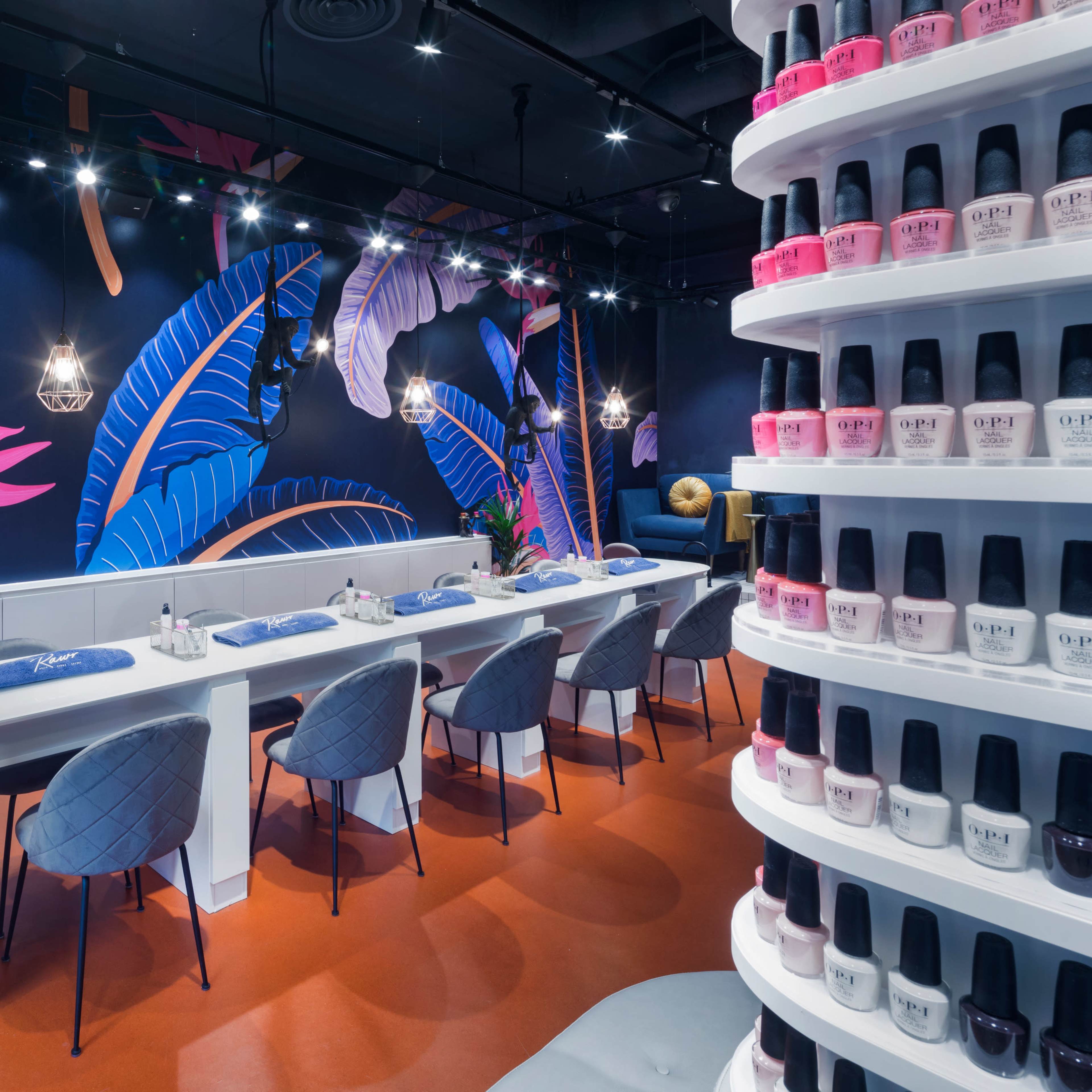 Unique and spacious Beauty studio with a tropical paradise theme Image in Fitzrovia, London, England