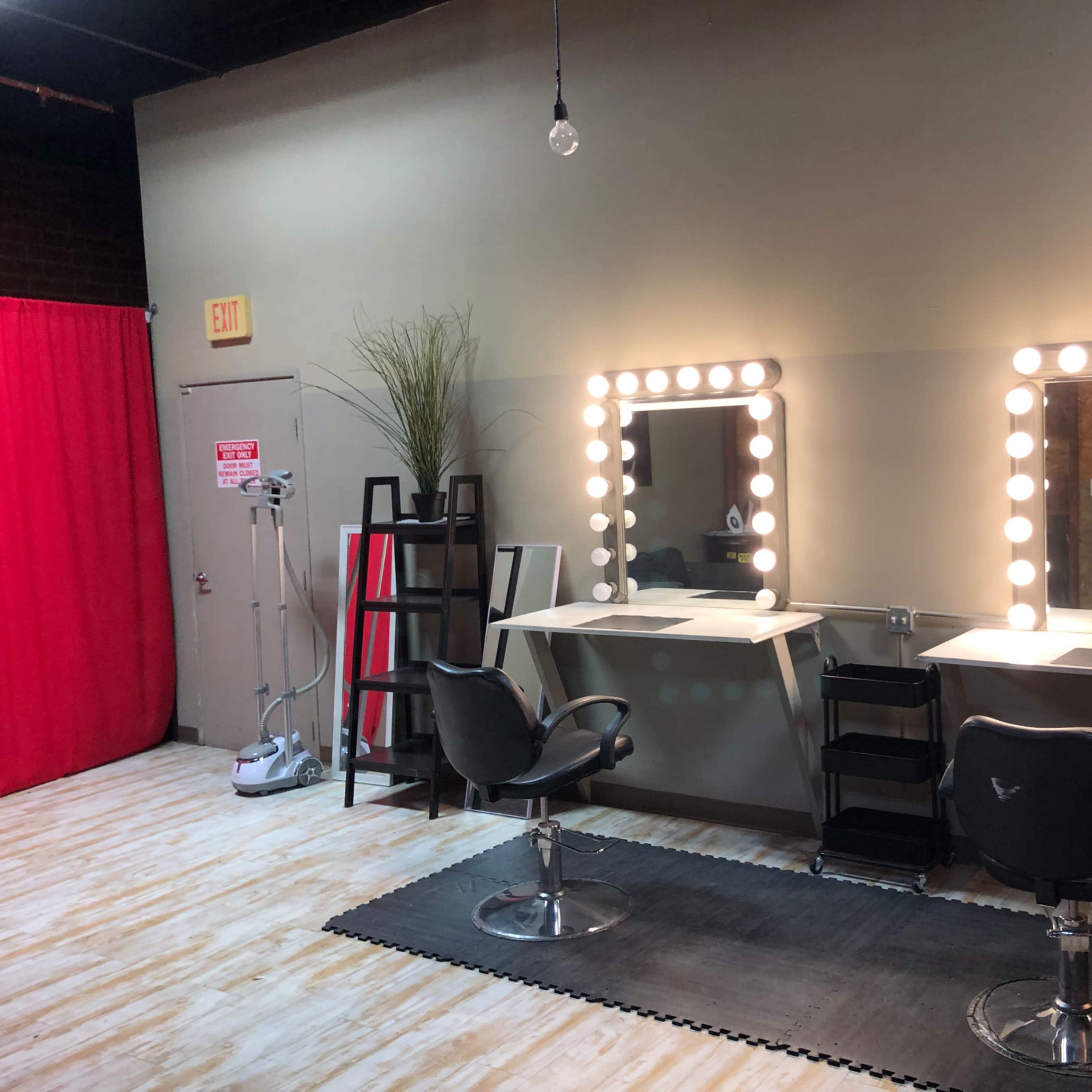 5-STAR - Pre-Lit Production, Videography & Photography Facility / Venue Image in Sun Valley, Los Angeles, CA